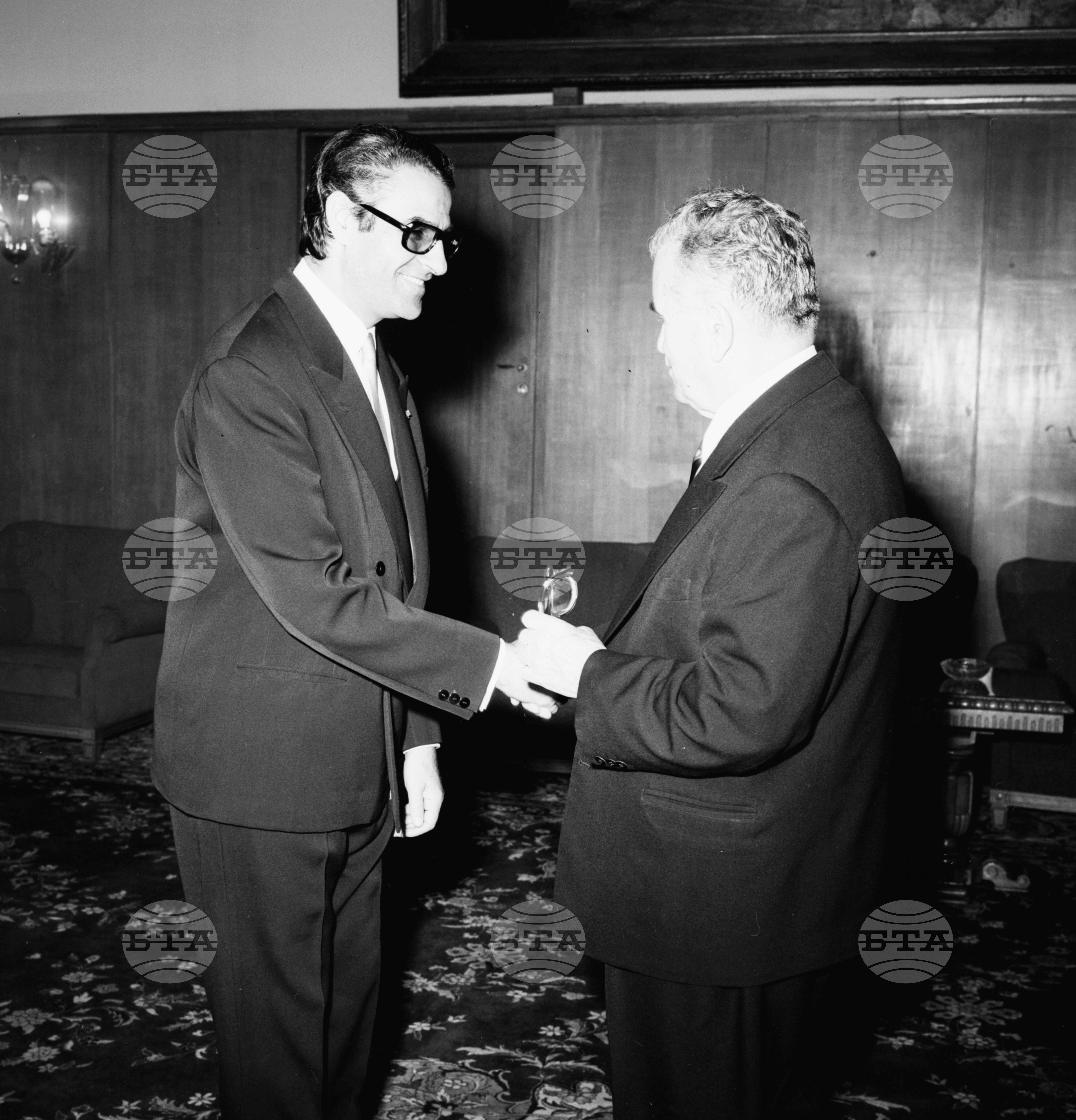 Новоназначеният извънреден и пълномощен посланик на Република Тунис Абдел Маджид Шакер връчи акредитивните си писма на другаря Георги Трайков