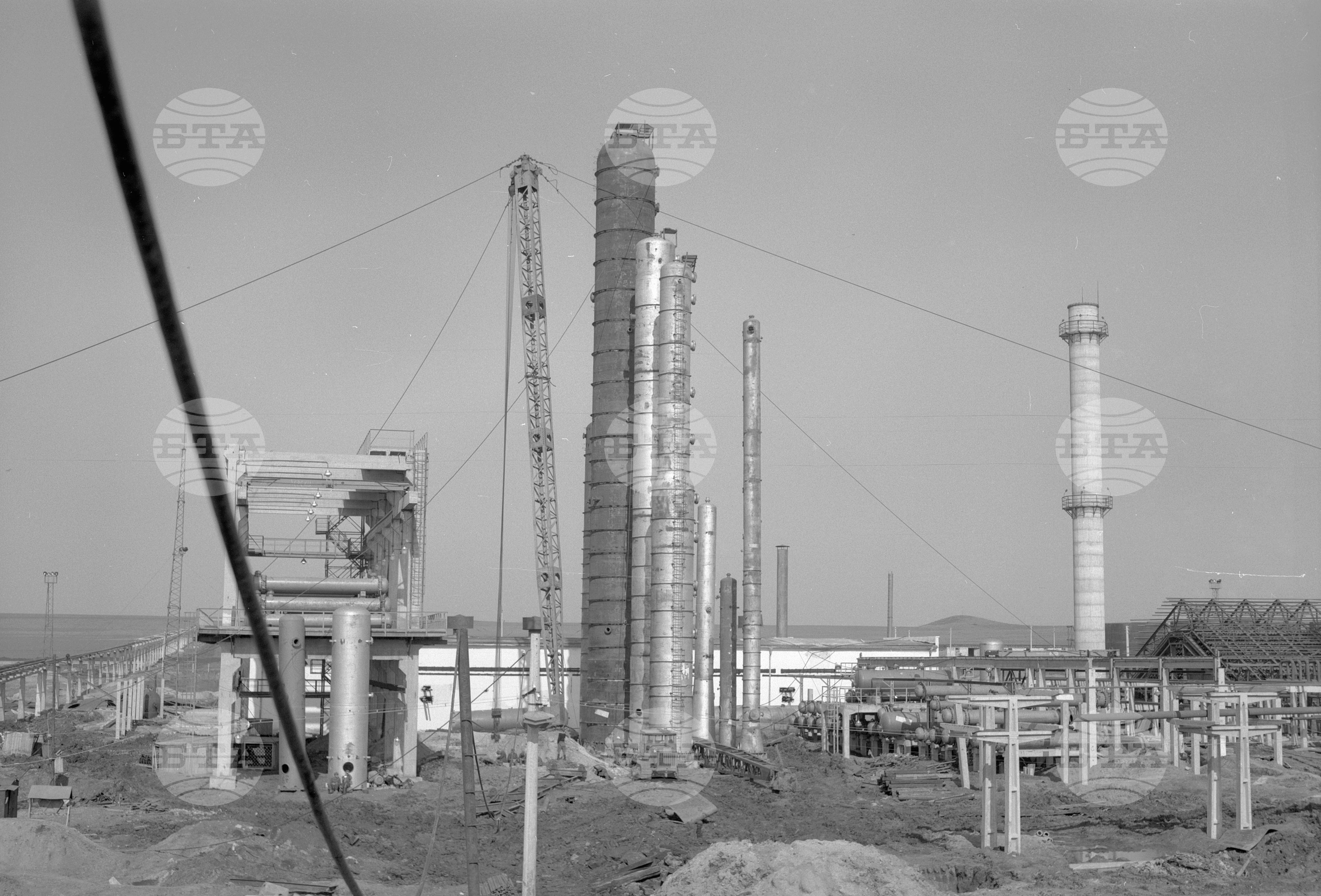 На строежа на нефтопреработвателния завод край Бургас