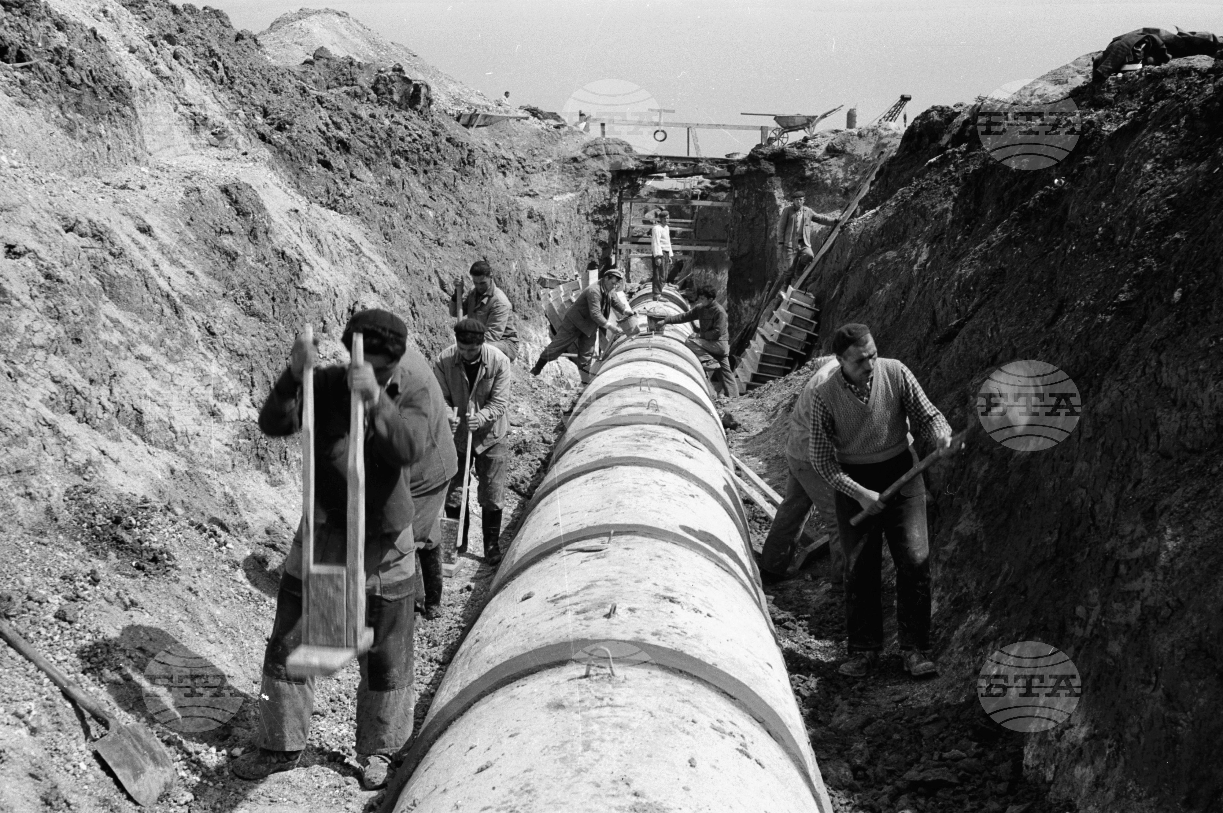 На строежа на нефтопреработвателния завод край Бургас - част 2