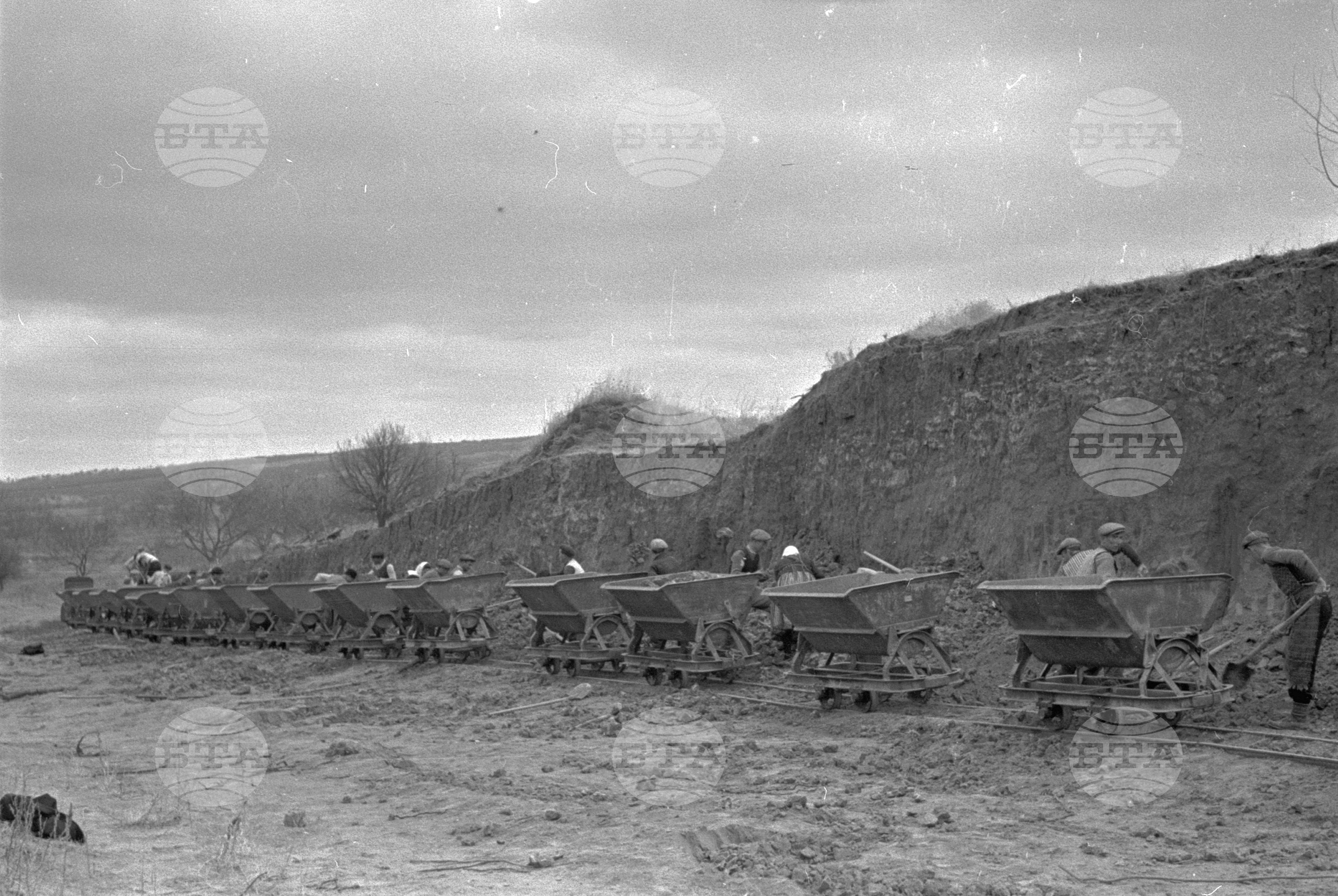 Строеж на микроязовир - 1953 година