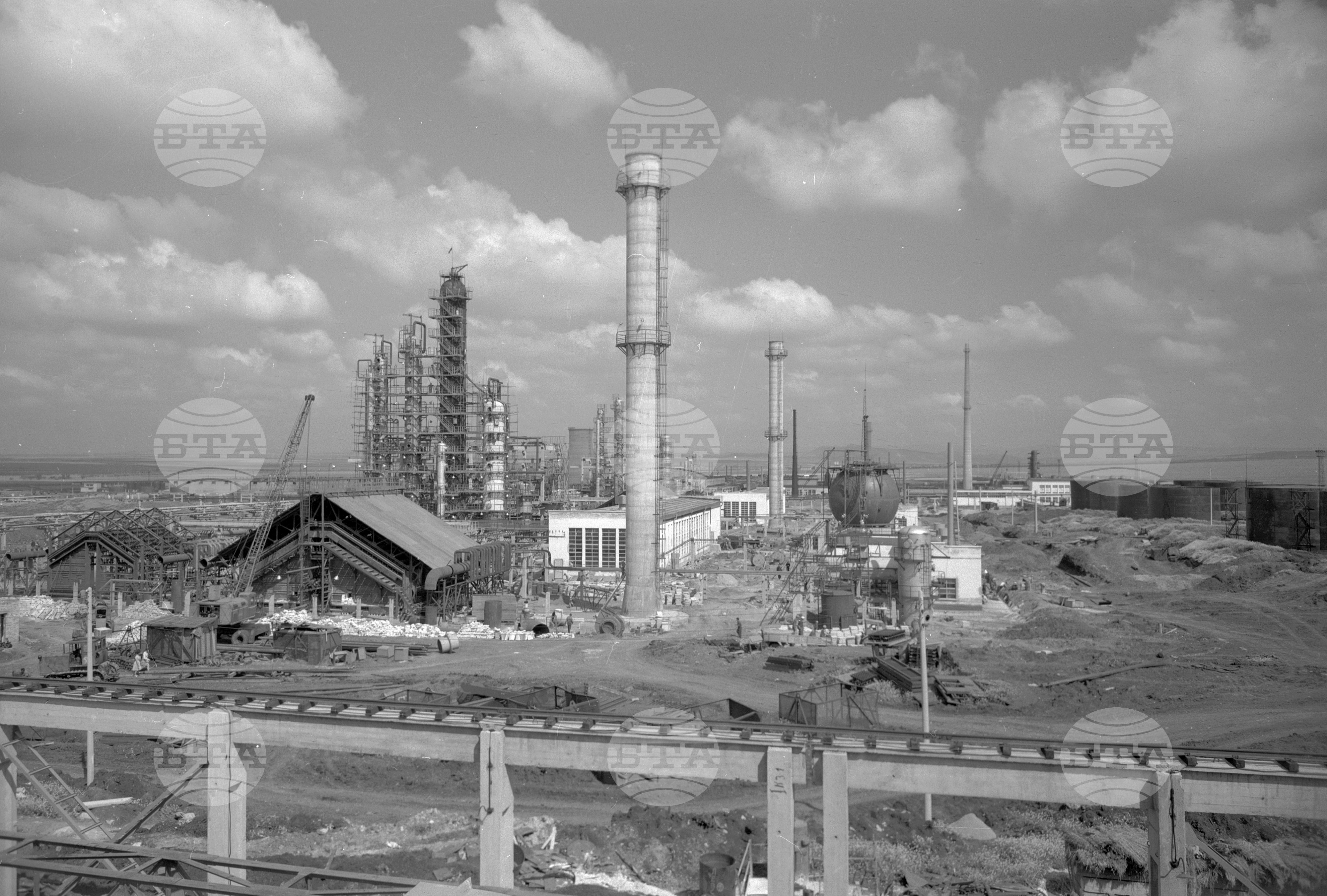 Нефтопреработвателен завод край Бургас - част 2