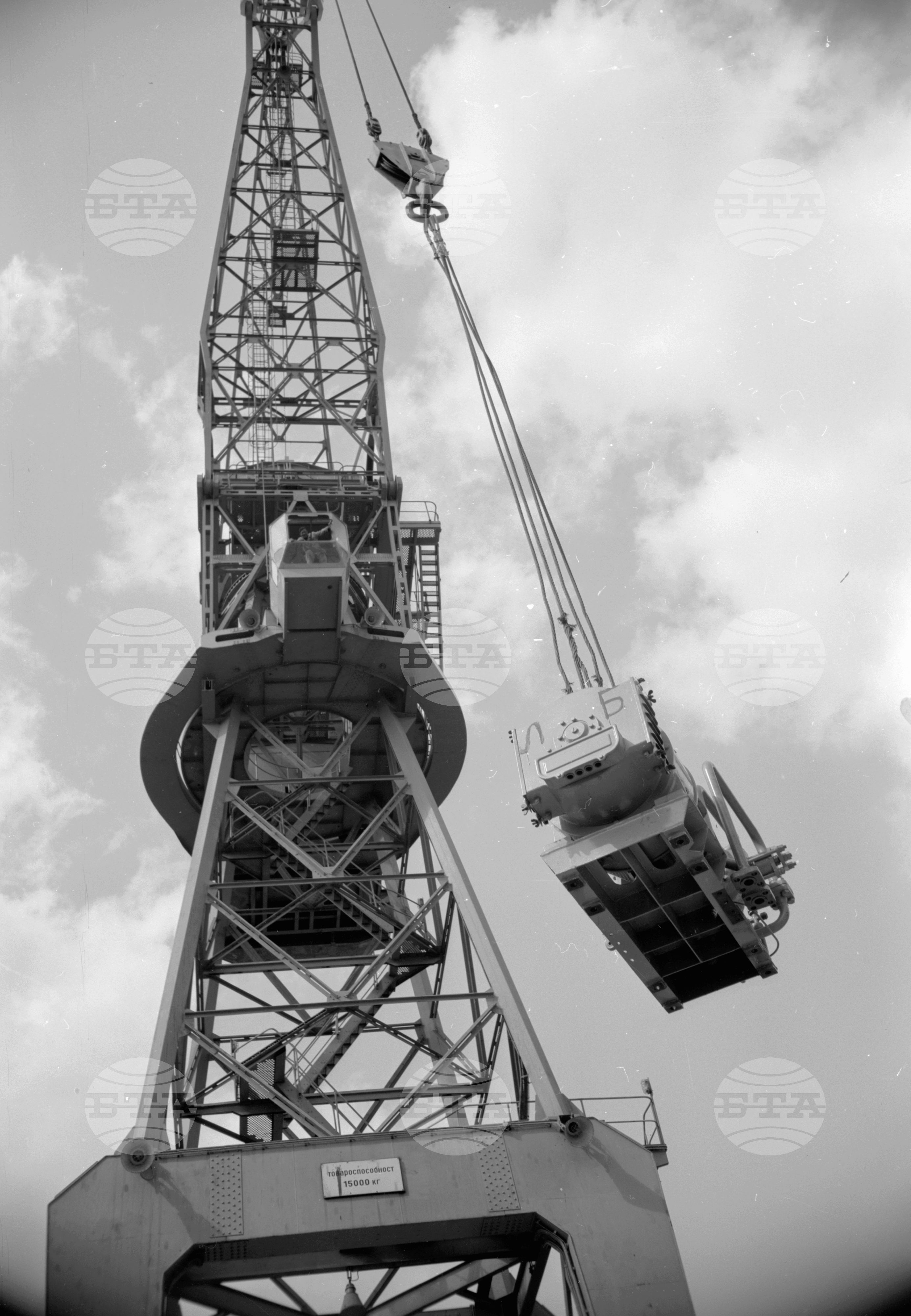 Корабостроителен и кораборемонтен завод във Варна 1962 година