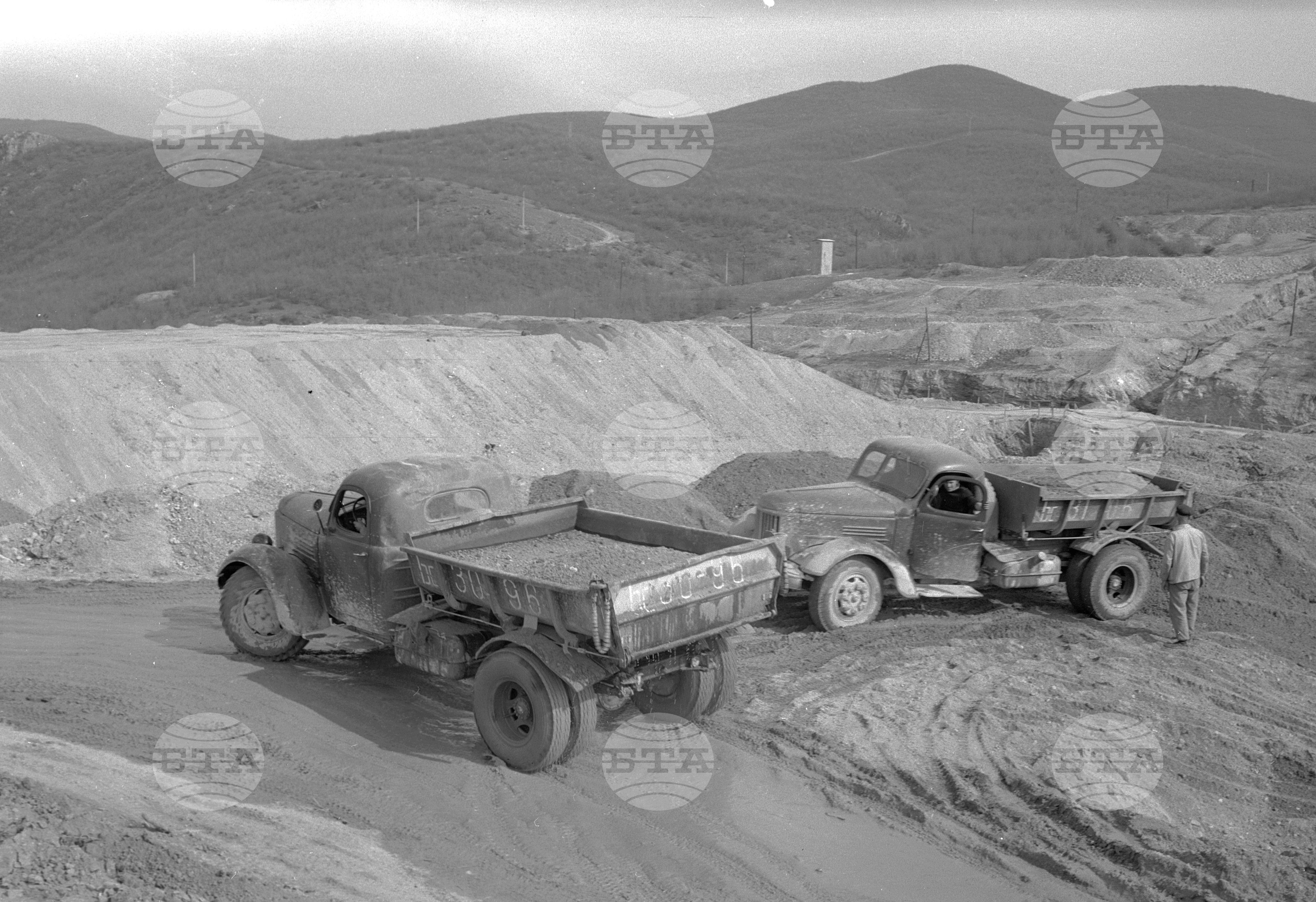 На строежа на язовир "Жребчево", Сливенски окръг - 1963 година