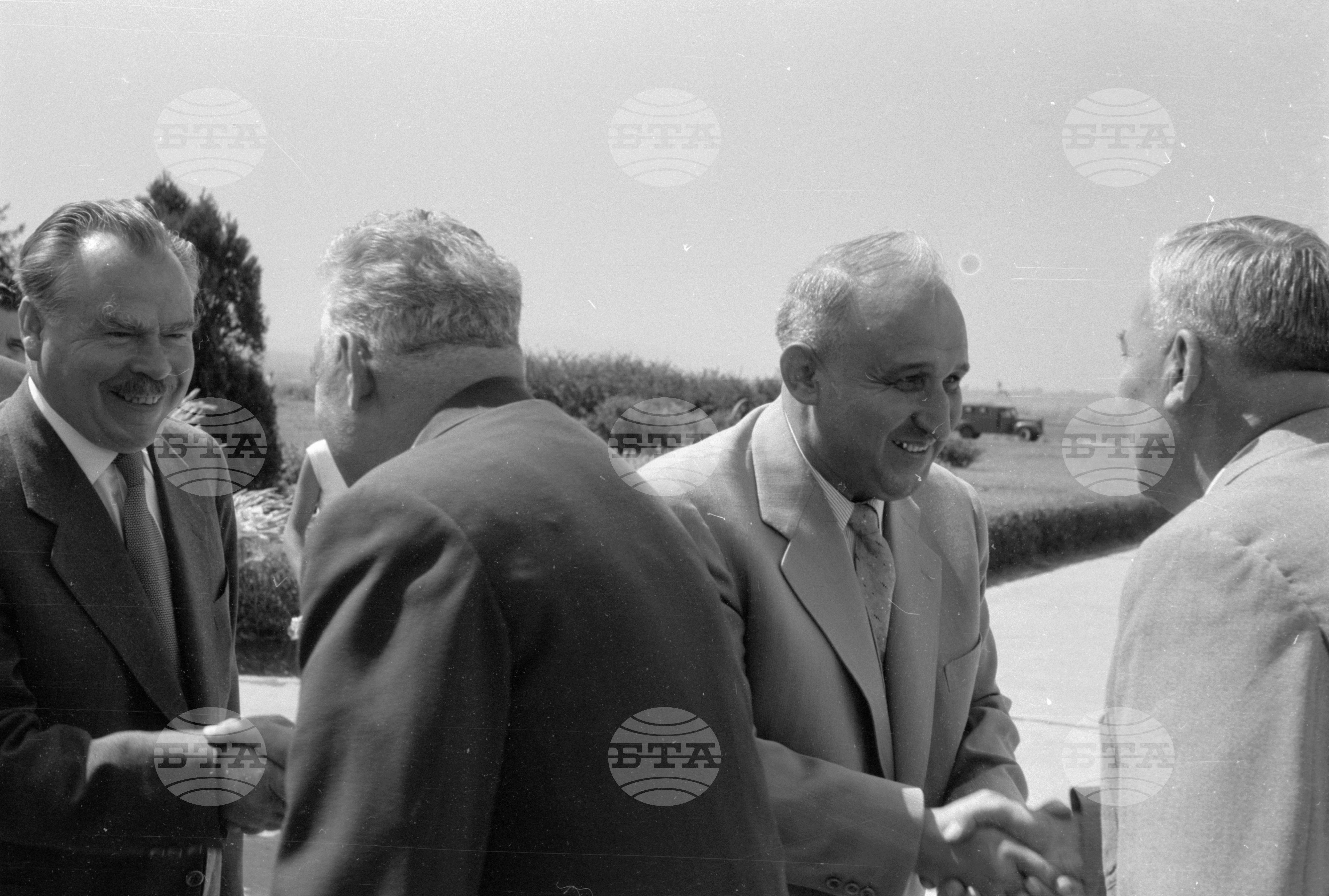 Другарите Фрол Р. Козлов и Николай Г. Игнатов пристигнаха на посещение в нашата страна