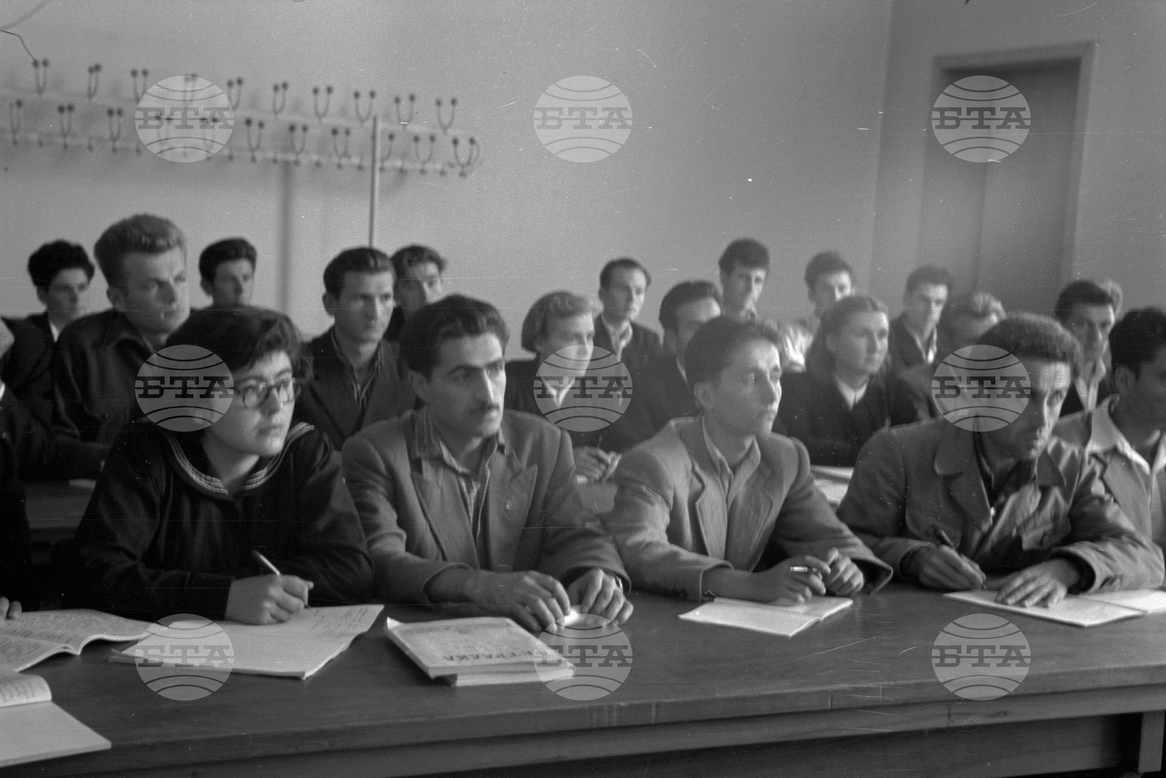 Студенти от филологическия факултет - София - 1953 година