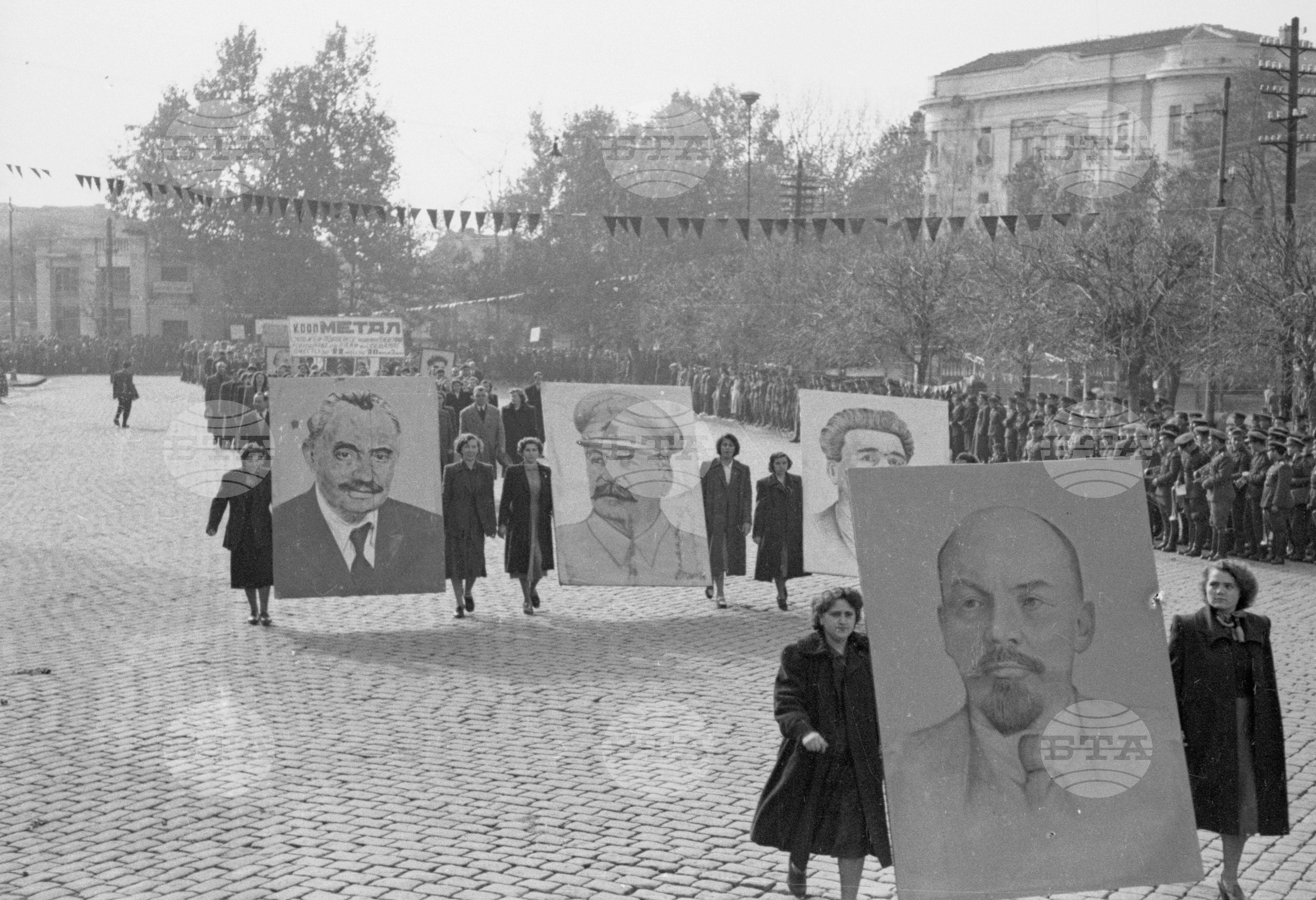 Тържества и празнична манифестация за Великата октомврийска революция 1951 год