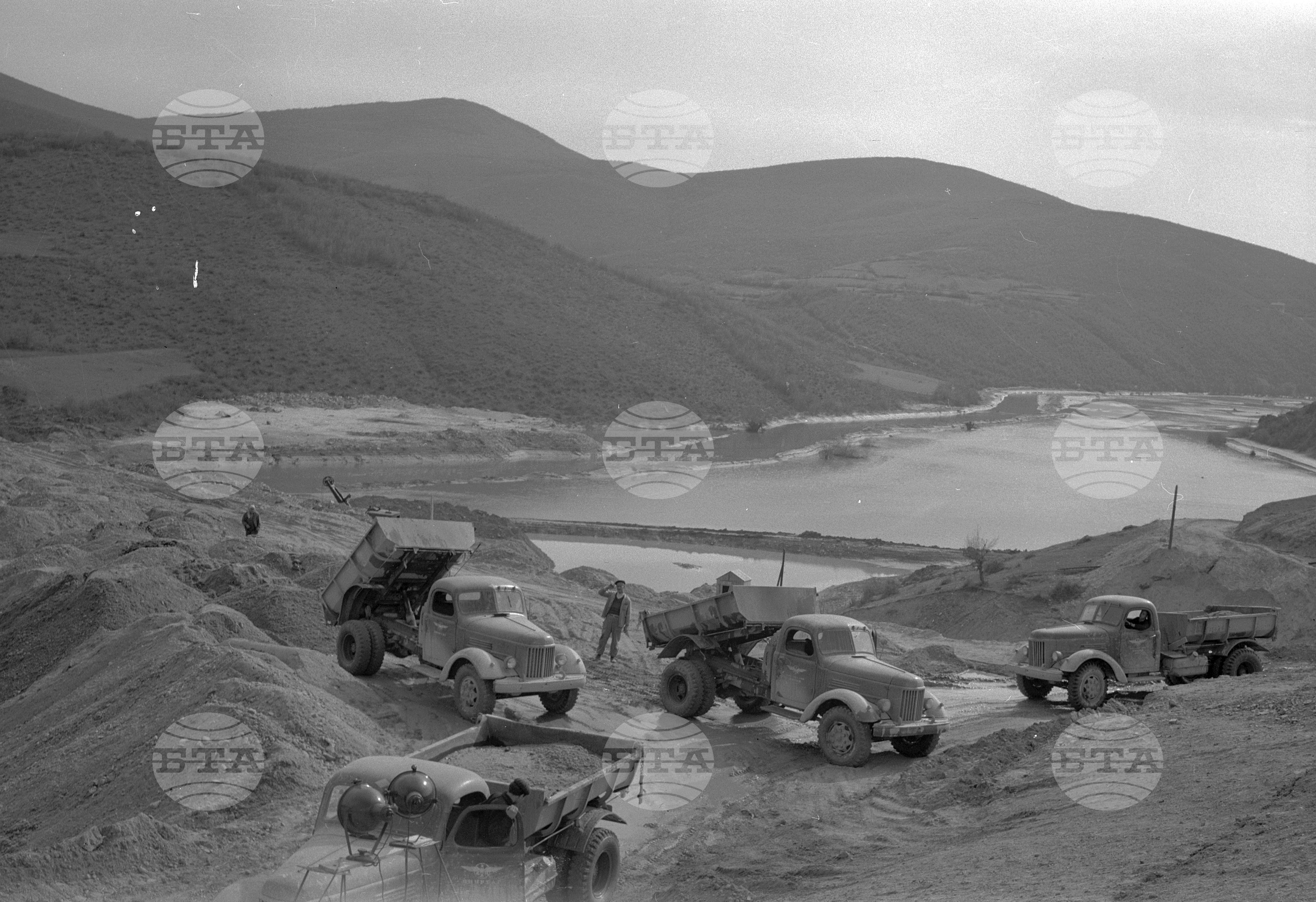 На строежа на язовир "Жребчево", Сливенски окръг - 1963 година