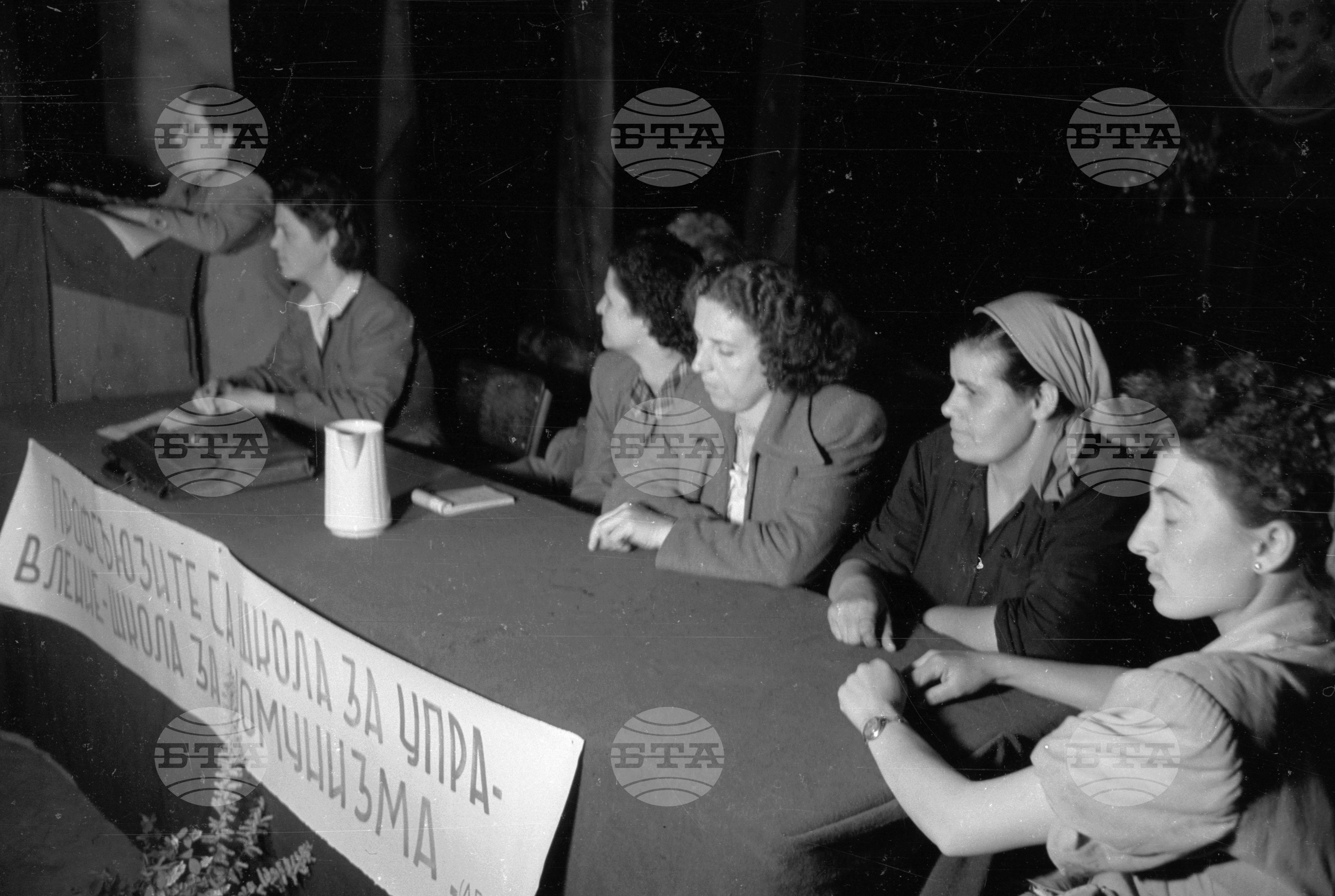 Из живота на работниците във ф-ка „1-ви май“ в Сталин (дн. Варна) - 1953 година