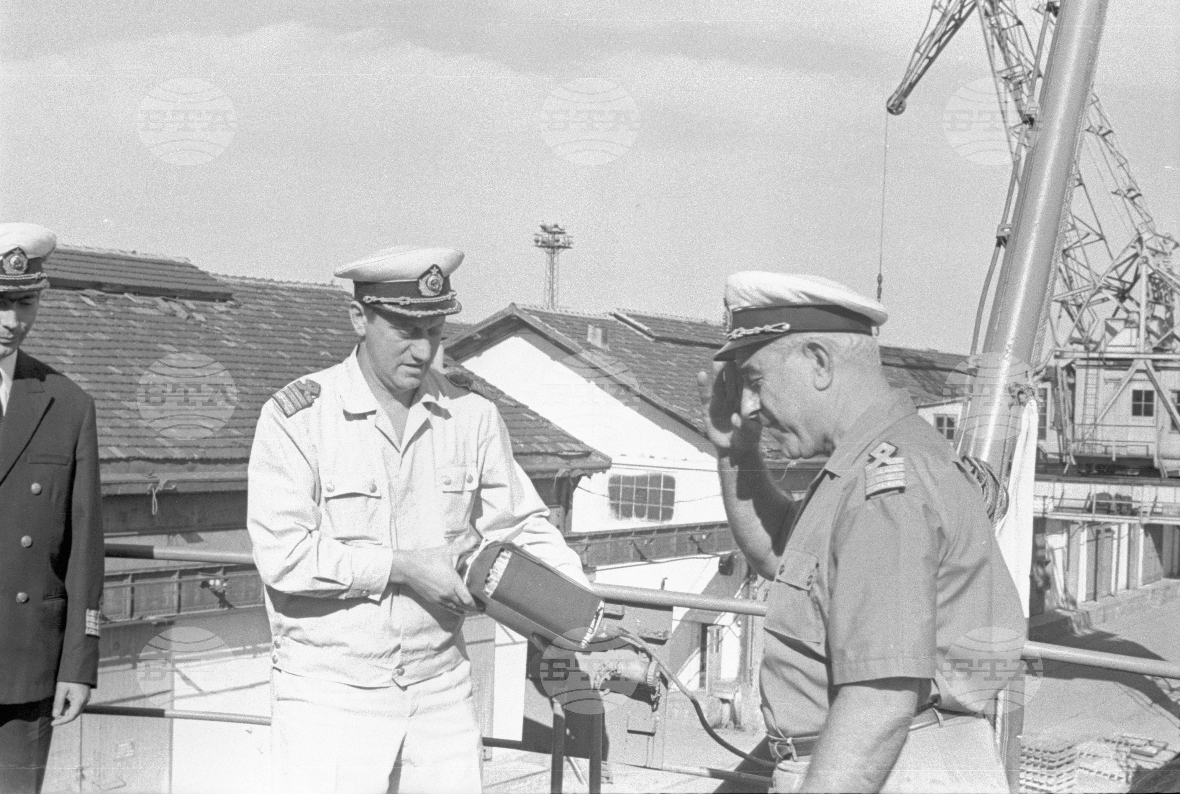 На кораб "Виден" се вее родният трибагреник - 1972 година