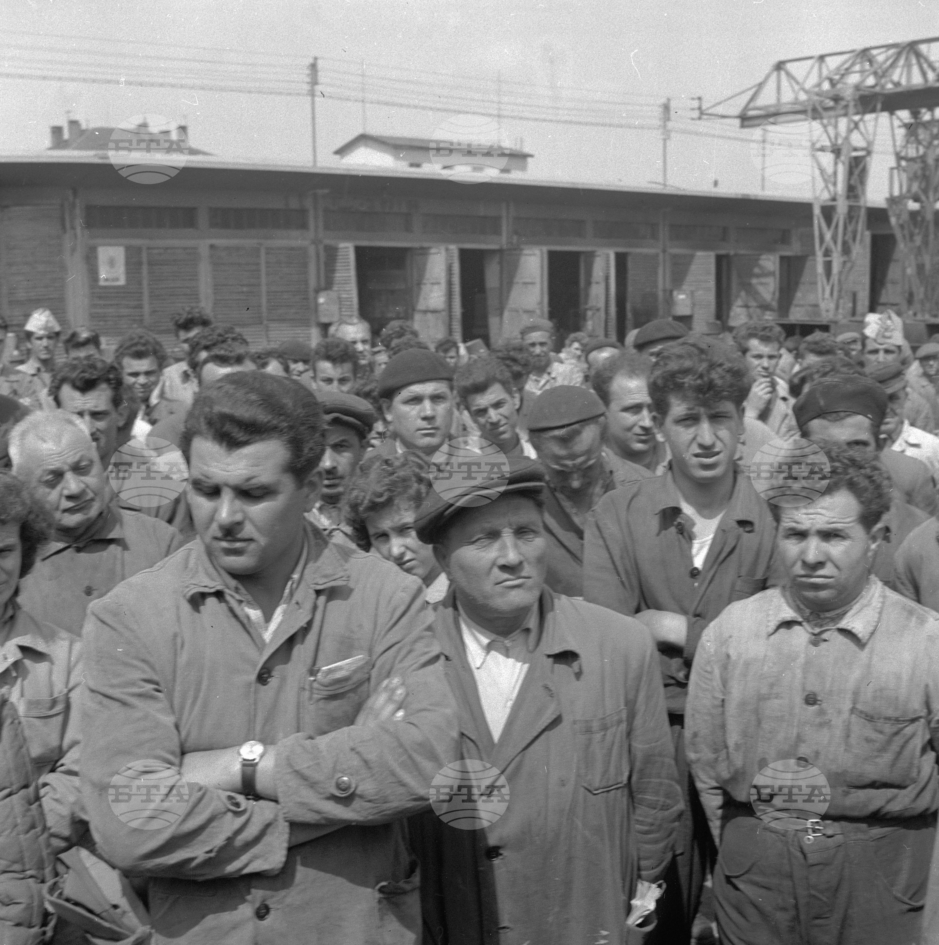 Съветският майор-летец Ю. А. Гагарин извърши успешен полет в Космоса - част 2