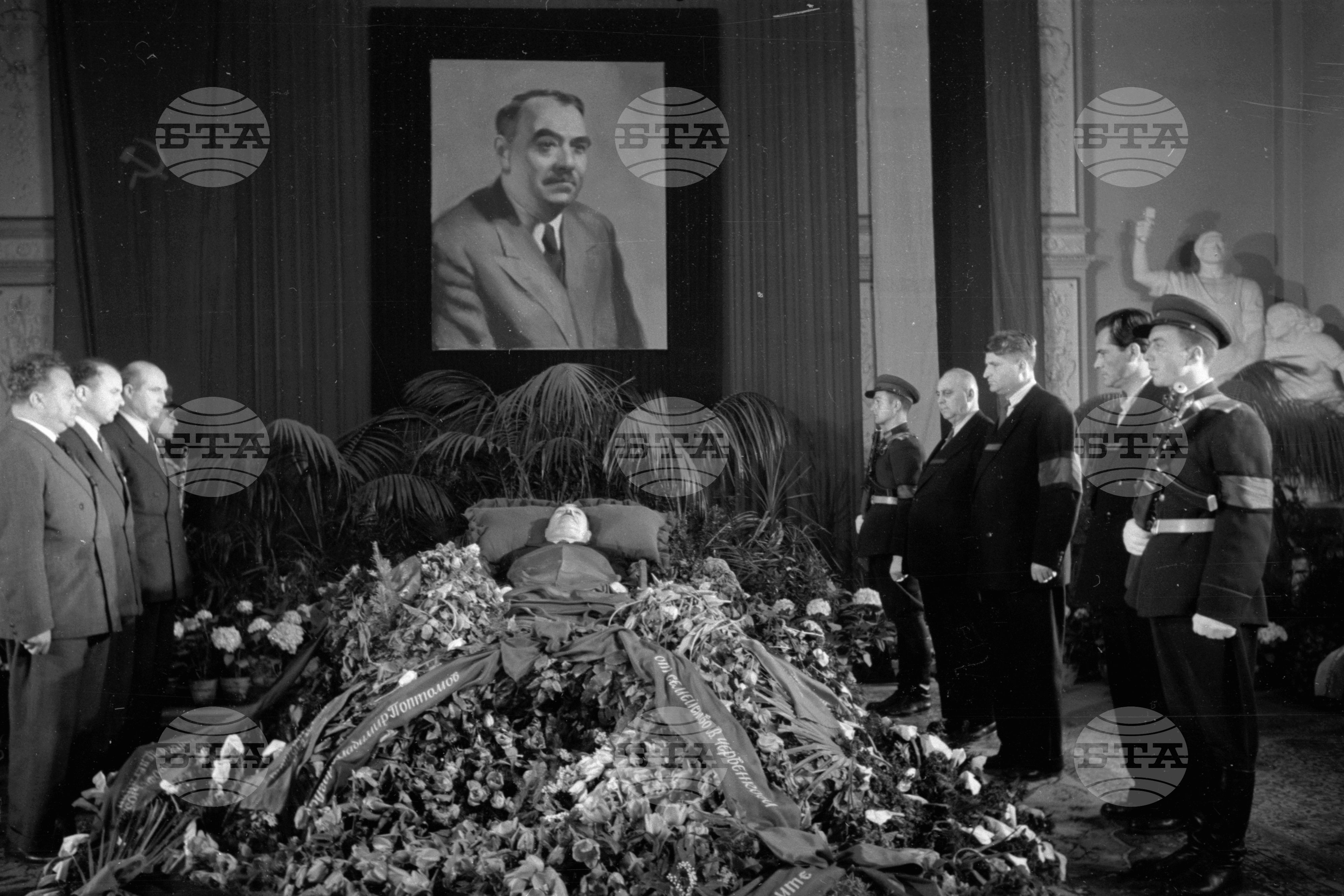 Погребение на подпредседателя на Министерски съвет и член на Политбюро на ЦК на БКП Владимир Поптомов