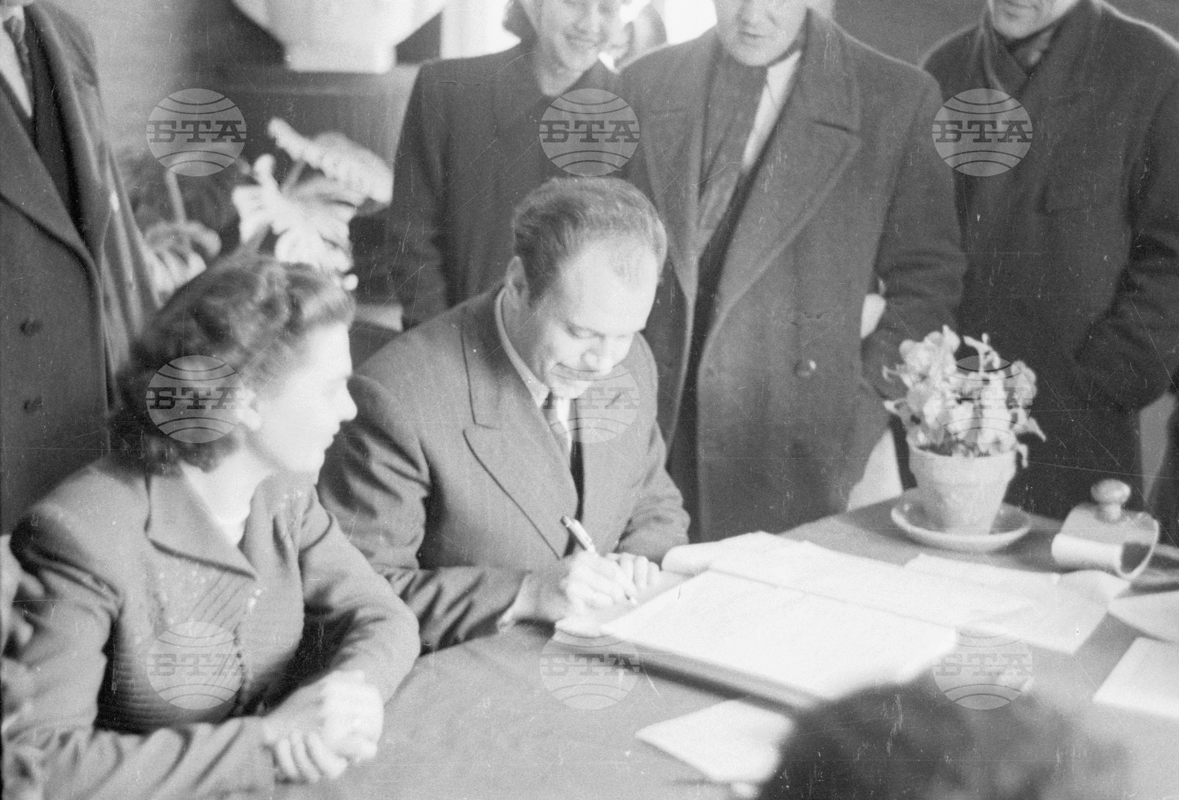 Сключване на граждански брак през 1951 година