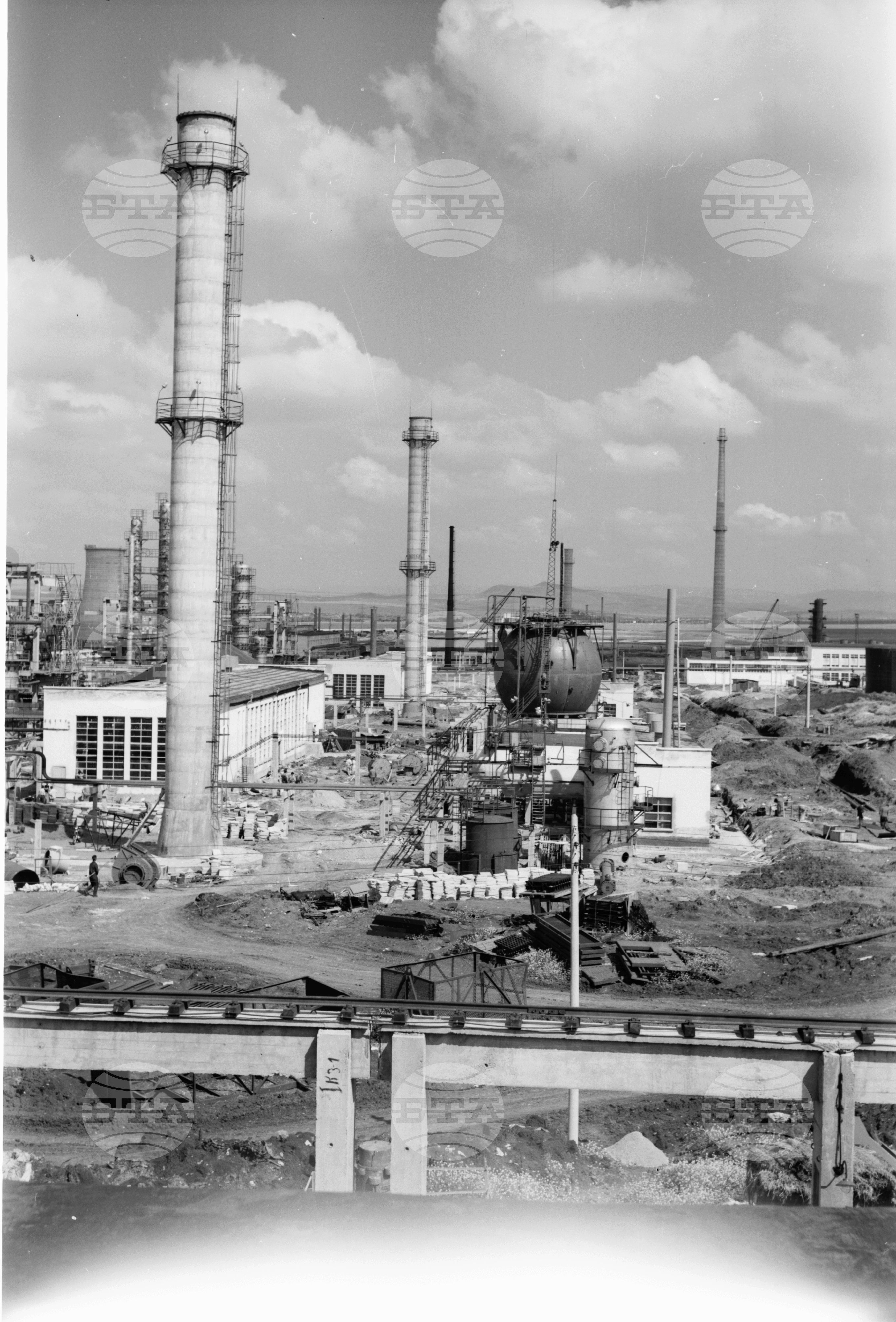 Нефтопреработвателен завод край Бургас - част 2