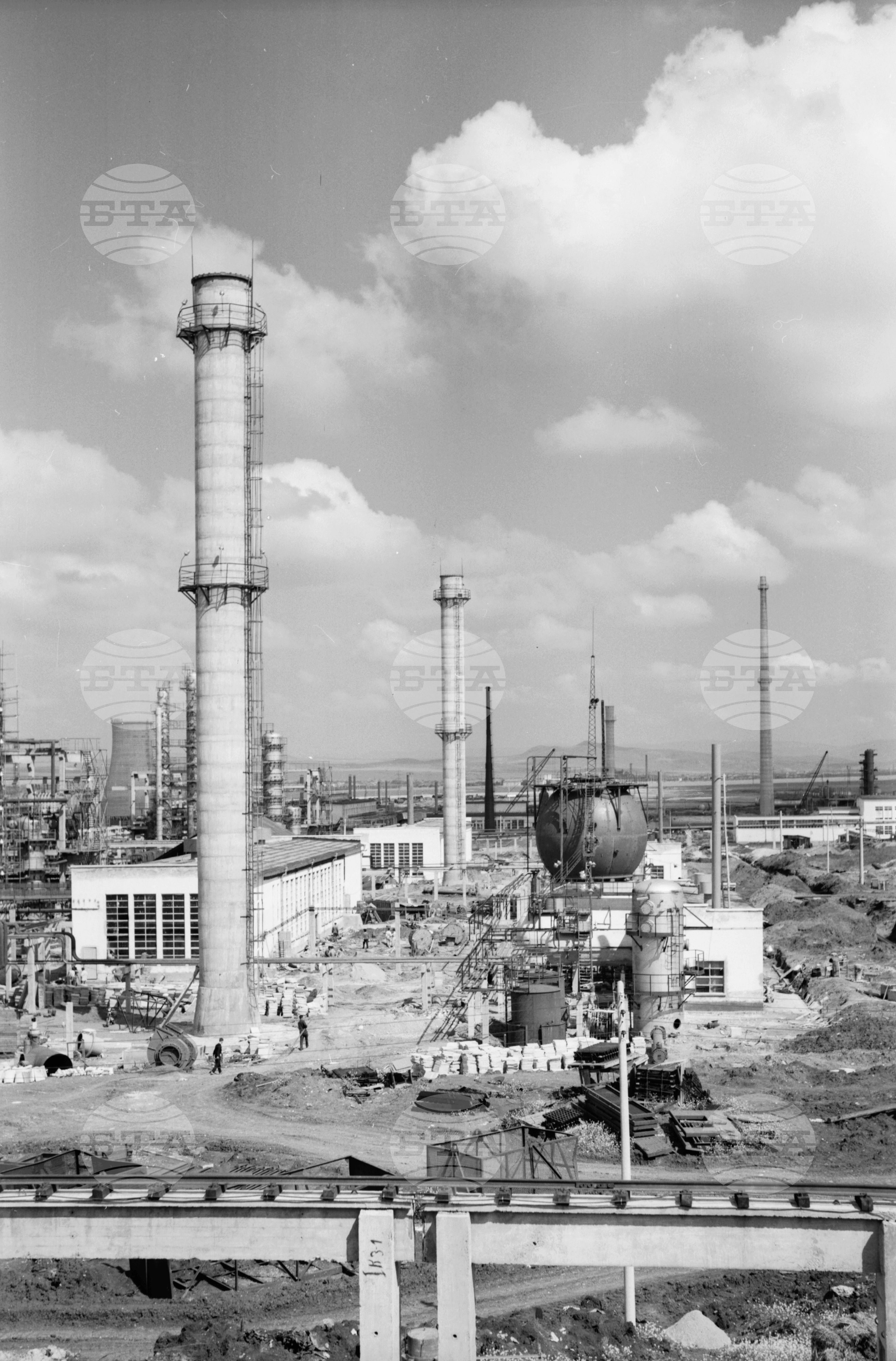 Нефтопреработвателен завод край Бургас - част 2