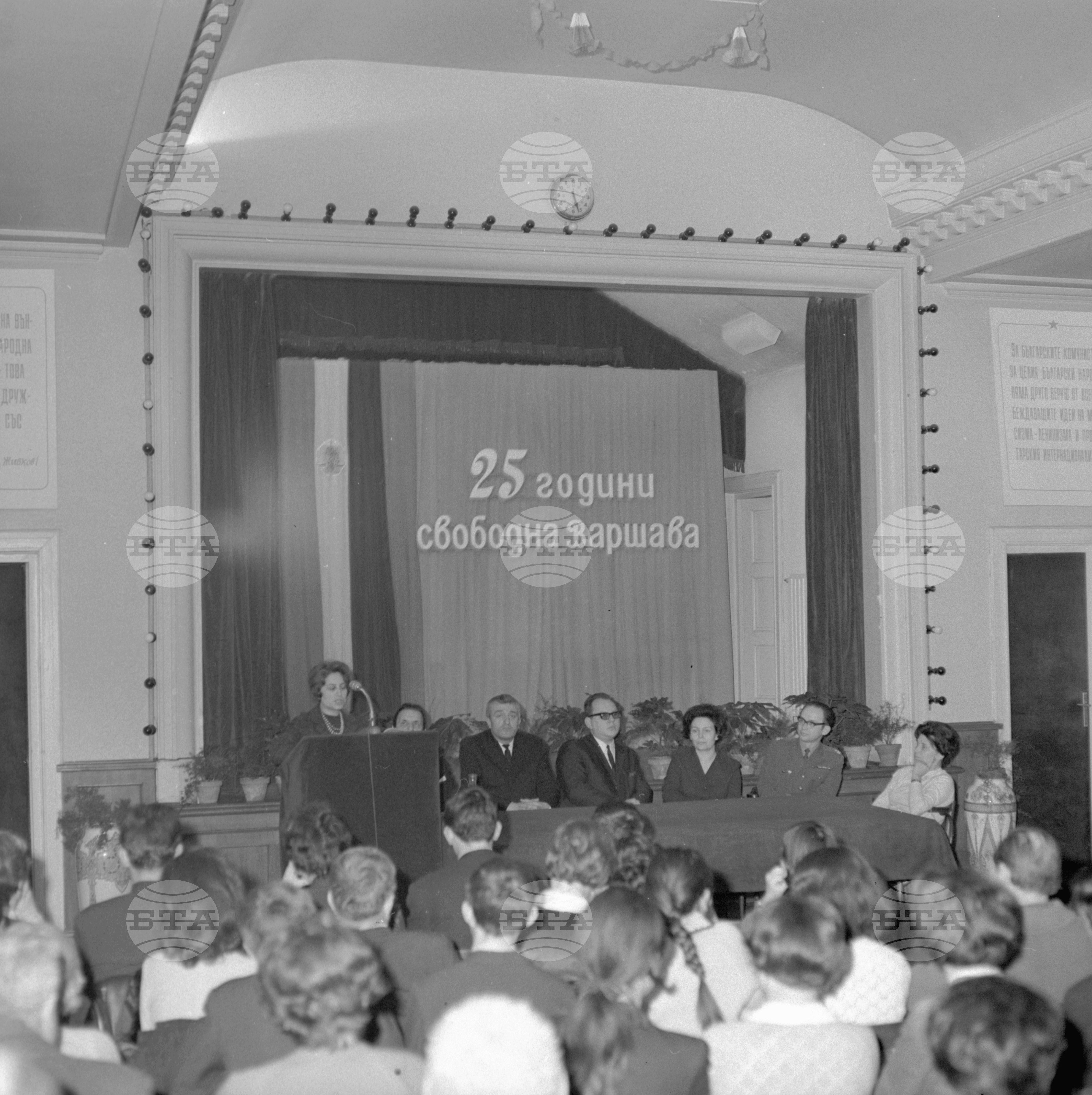 25 години свободна Варшава