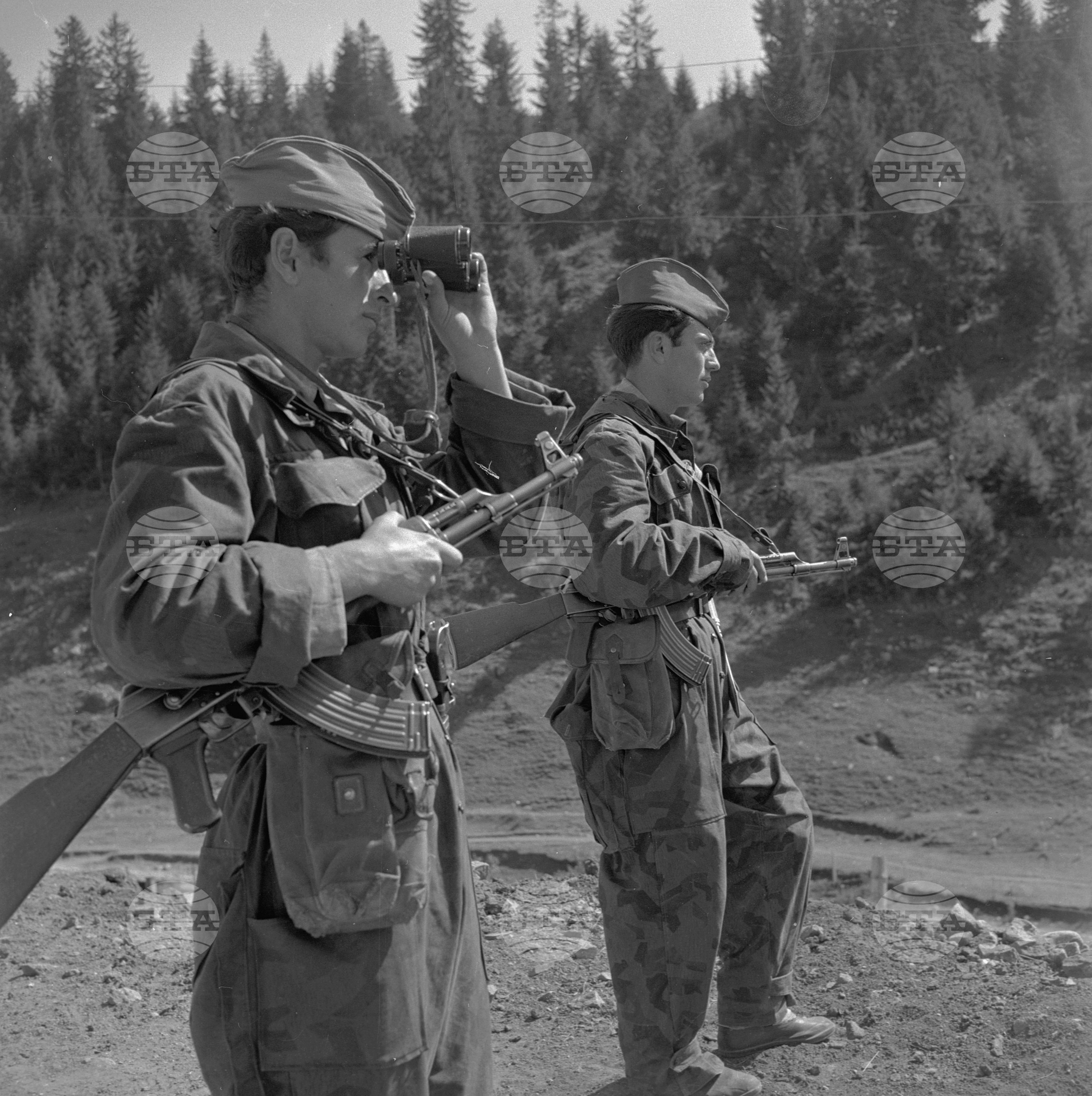 Военнослужещи в Родопите 1963 година