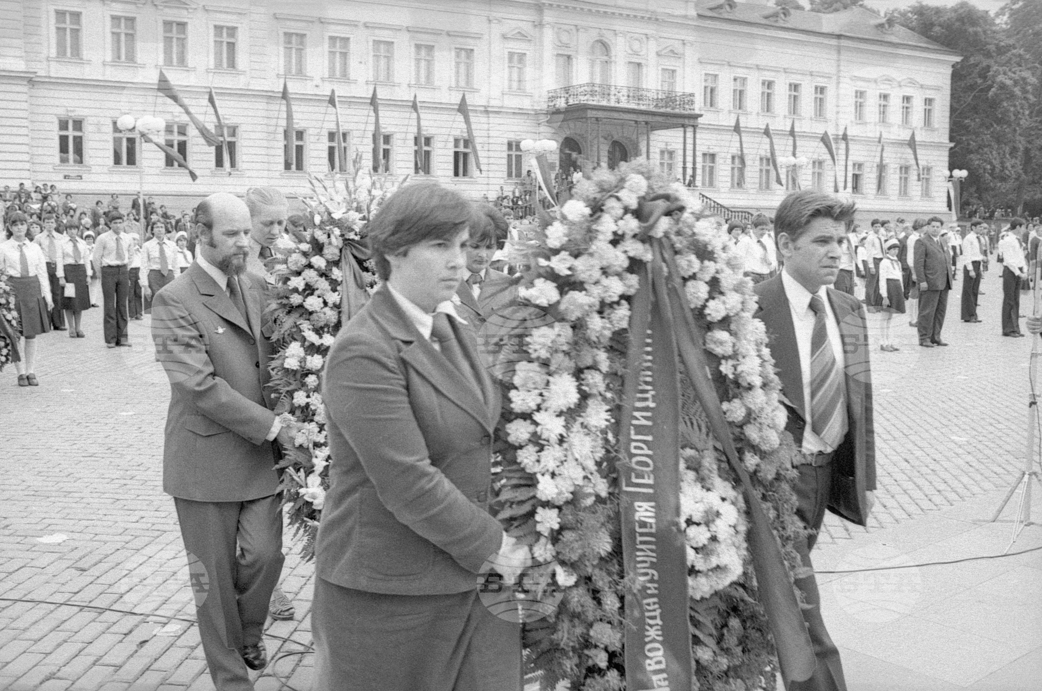 Тържествено приемане на пионери пред мавзолея "Георги Димитров"