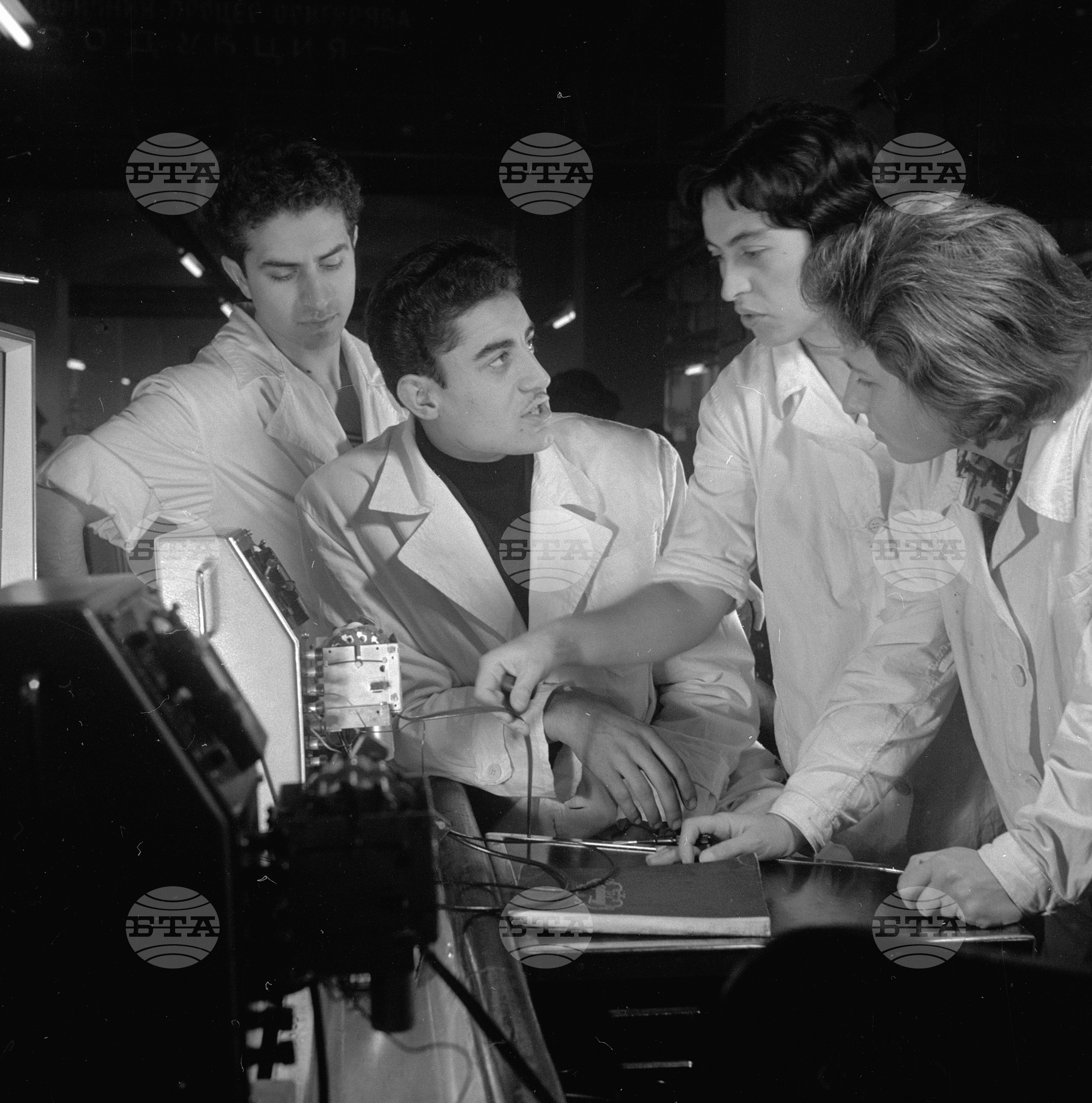 Новости в Слаботоковия завод - декември 1962 година
