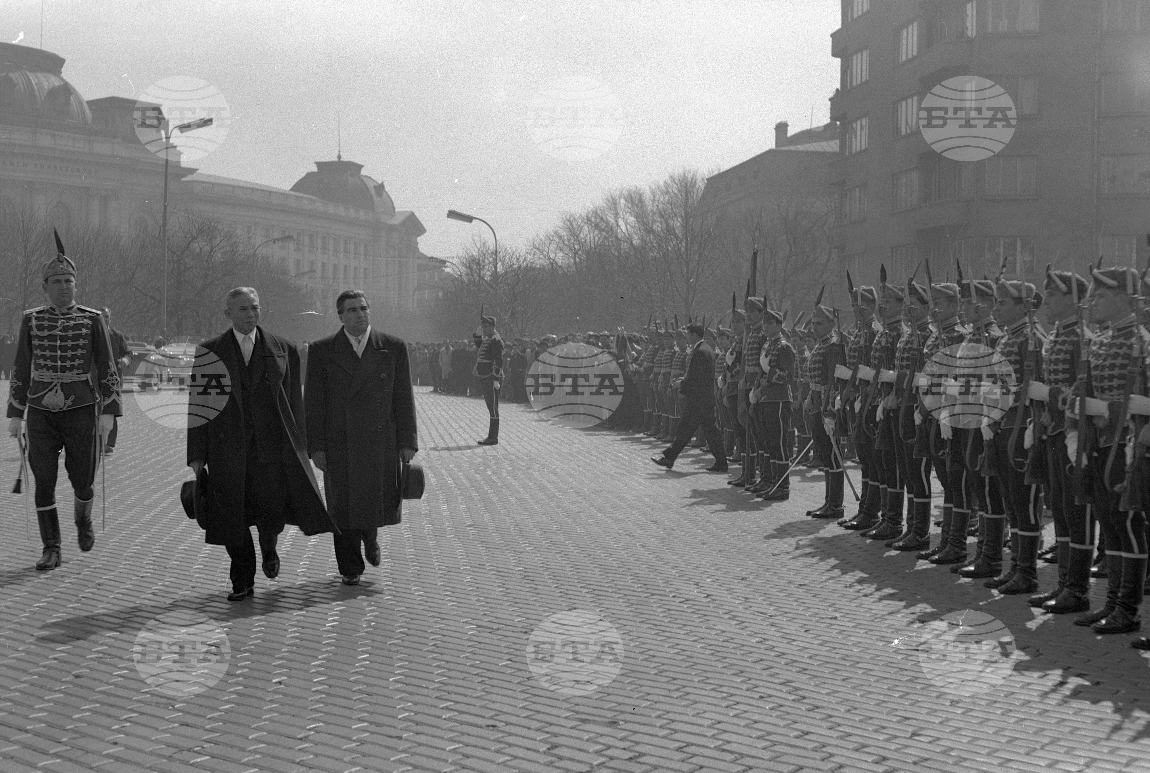 Новоназначеният извънреден и пълномощен посланик на Демократична република Виетнам Буй Лам връчи акредитивните си писма