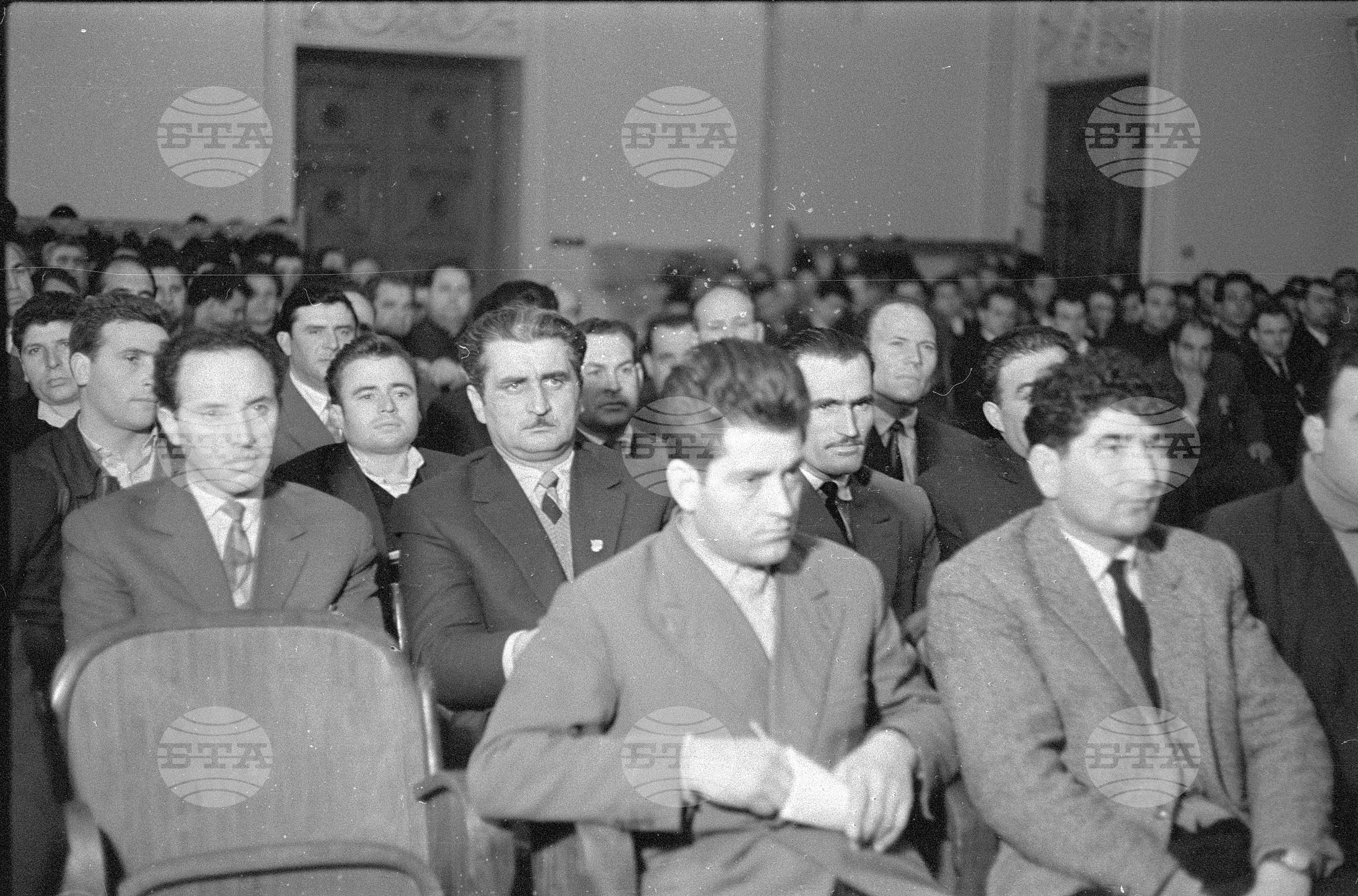 Първа републиканска среща на механизаторите-челници и орденоносци в строителството