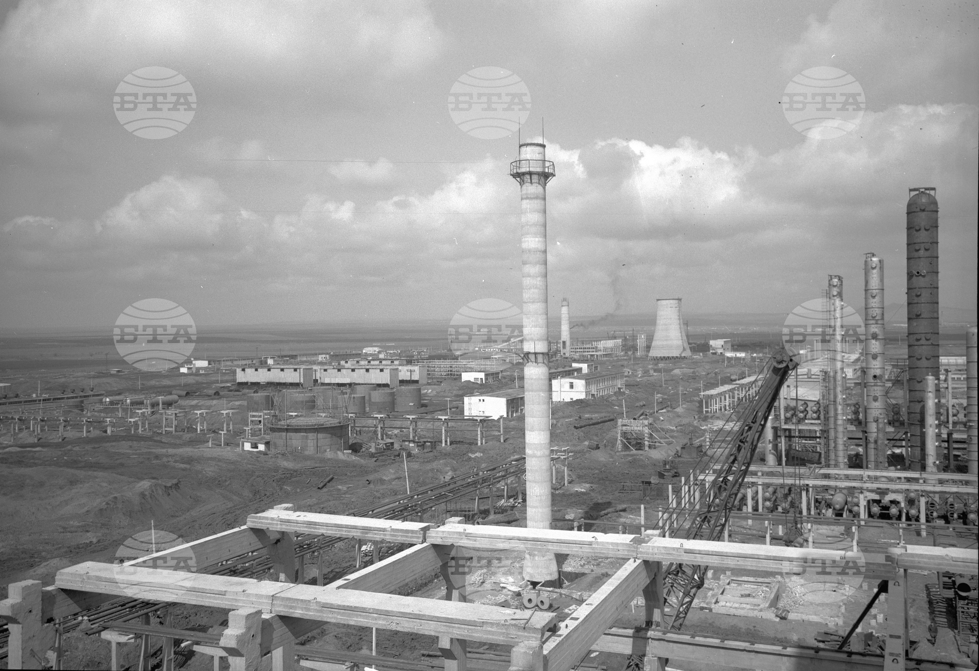 На строежа на нефтопреработвателния завод край Бургас - част 2