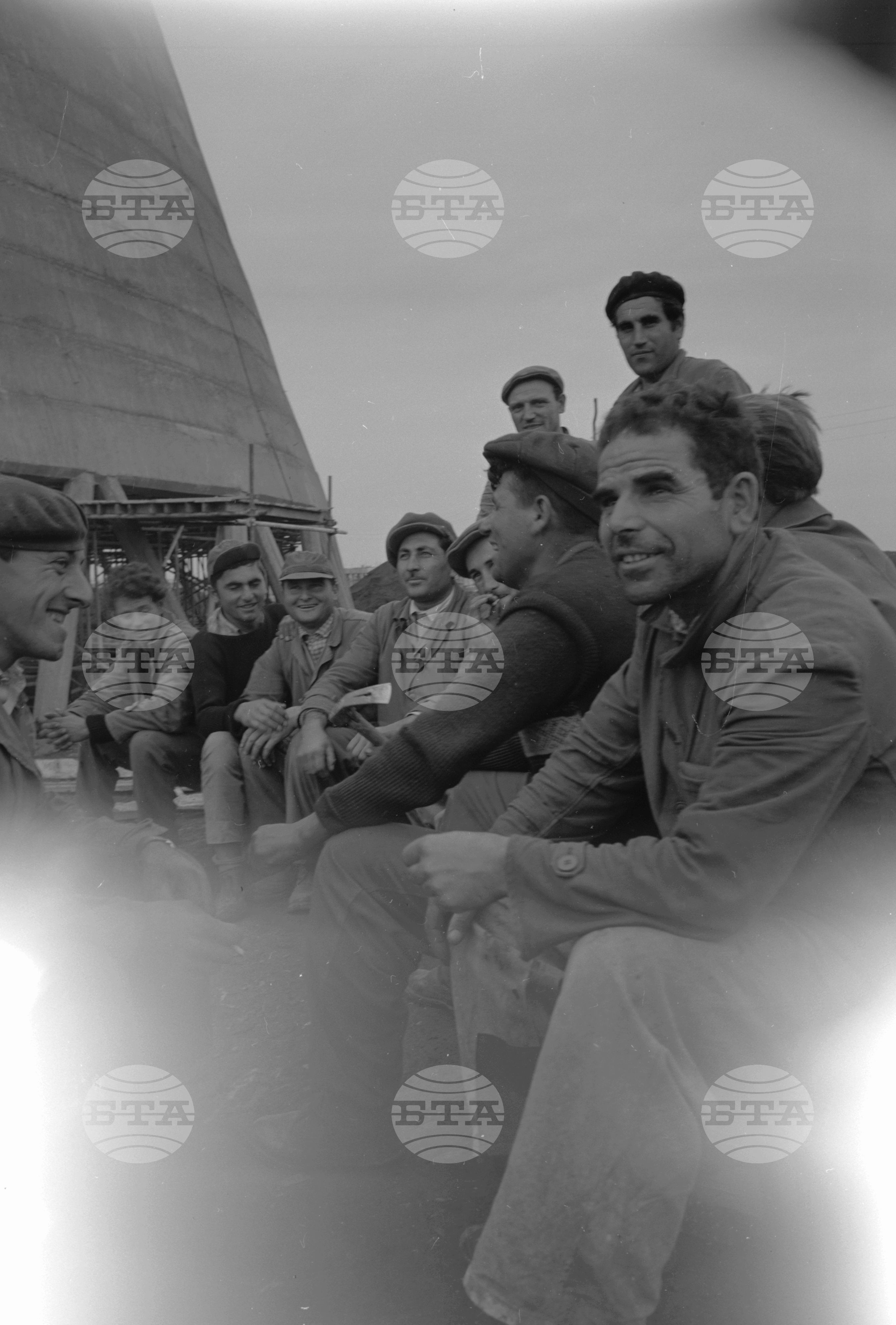На строежа на Нефтопреработвателния завод край Бургас 1962 година част 2
