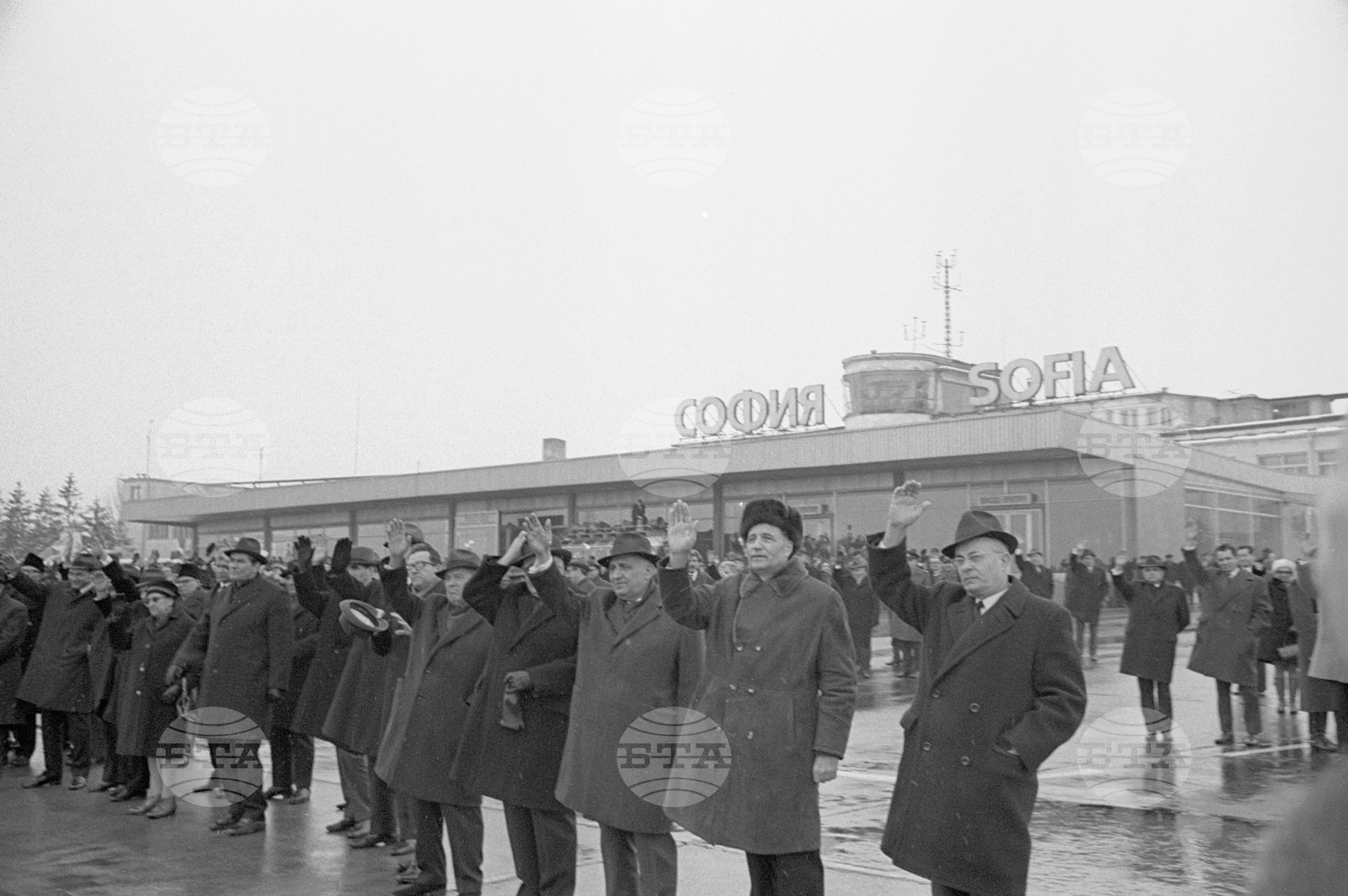 Изпращане на чехословашката партийно - правителствена делегация на аерогара София