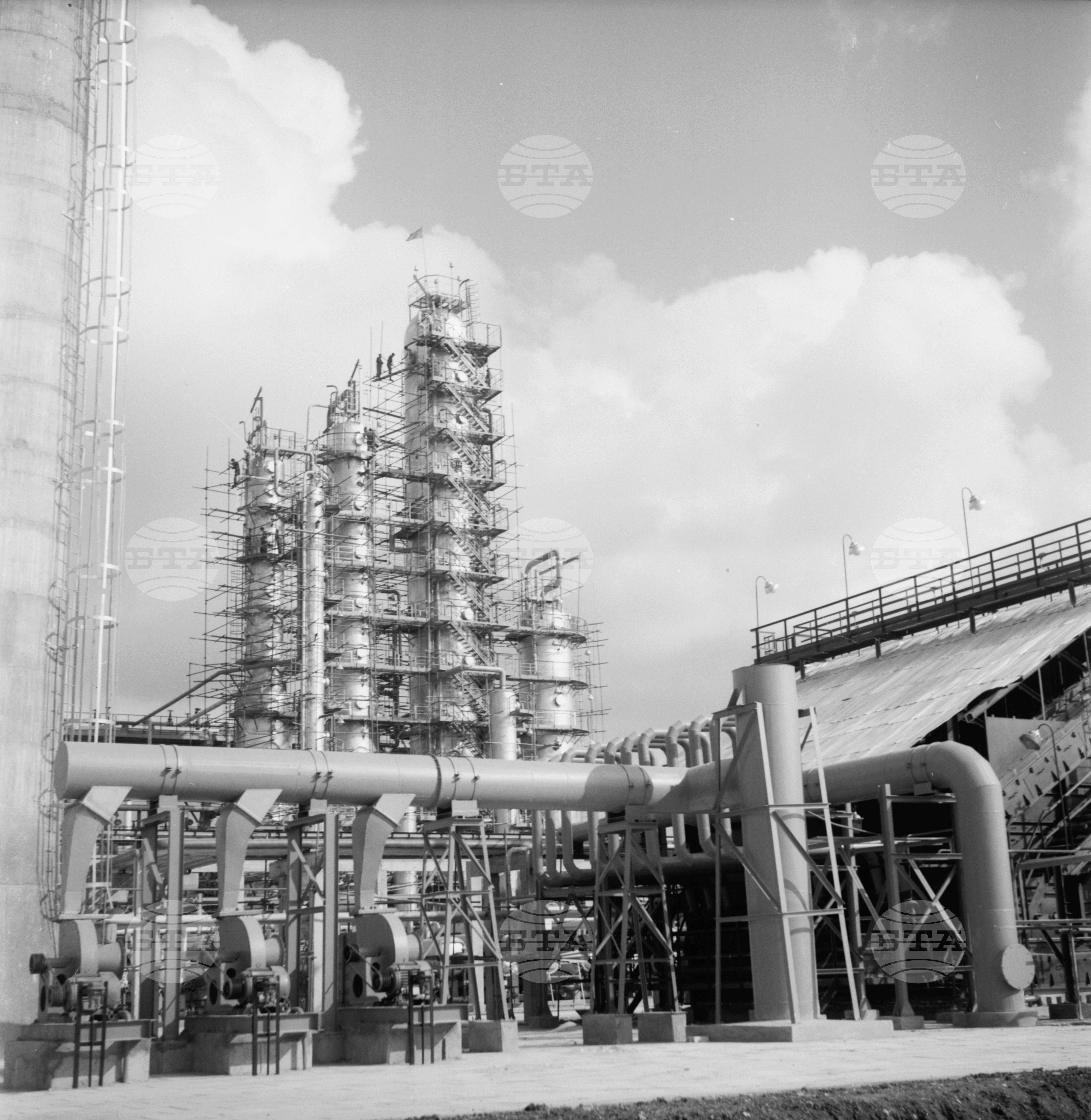 Нефтопреработвателен завод 1963 година