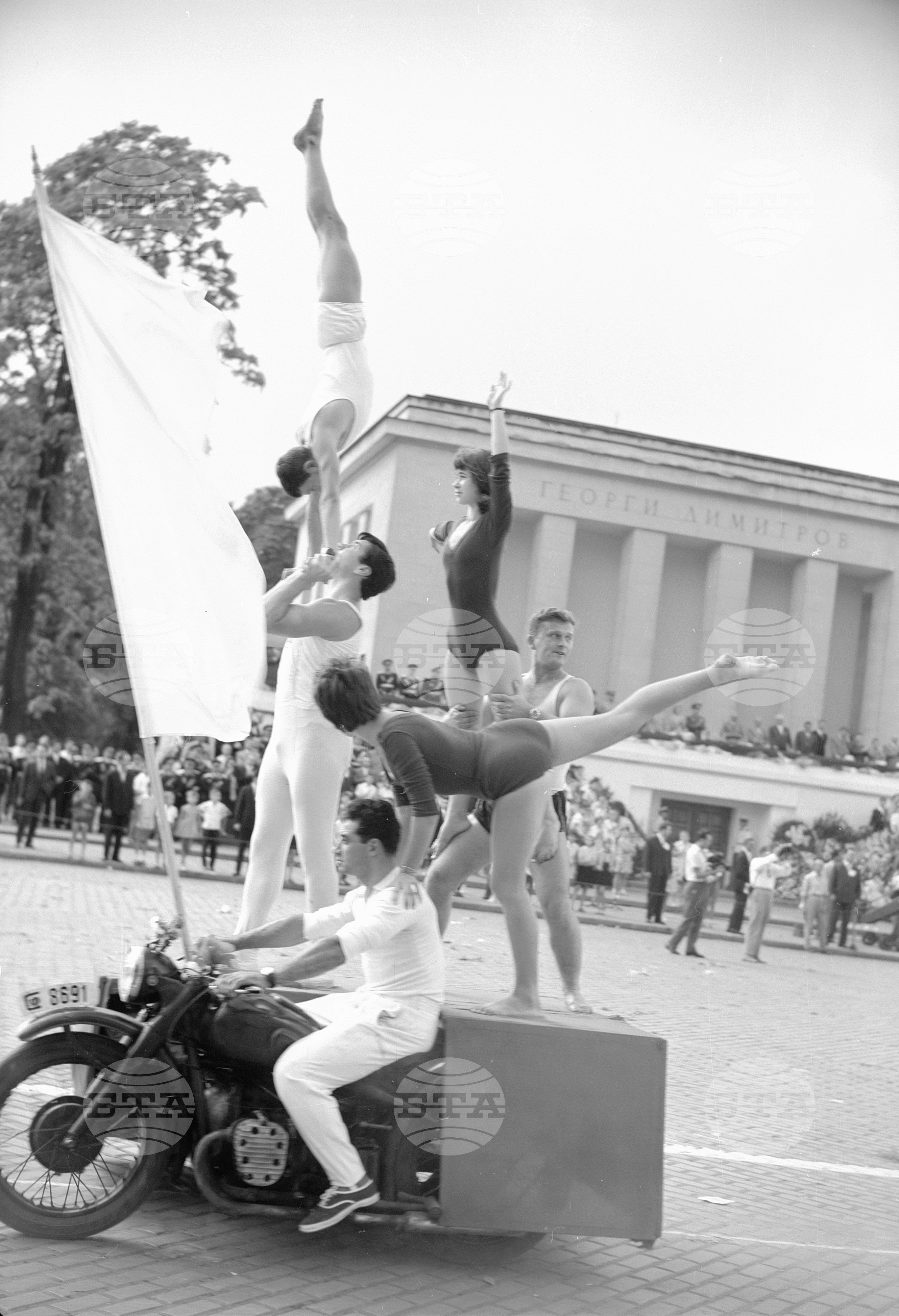 Военен парад и манифестация на трудещите се в София по случай 9-ти септември