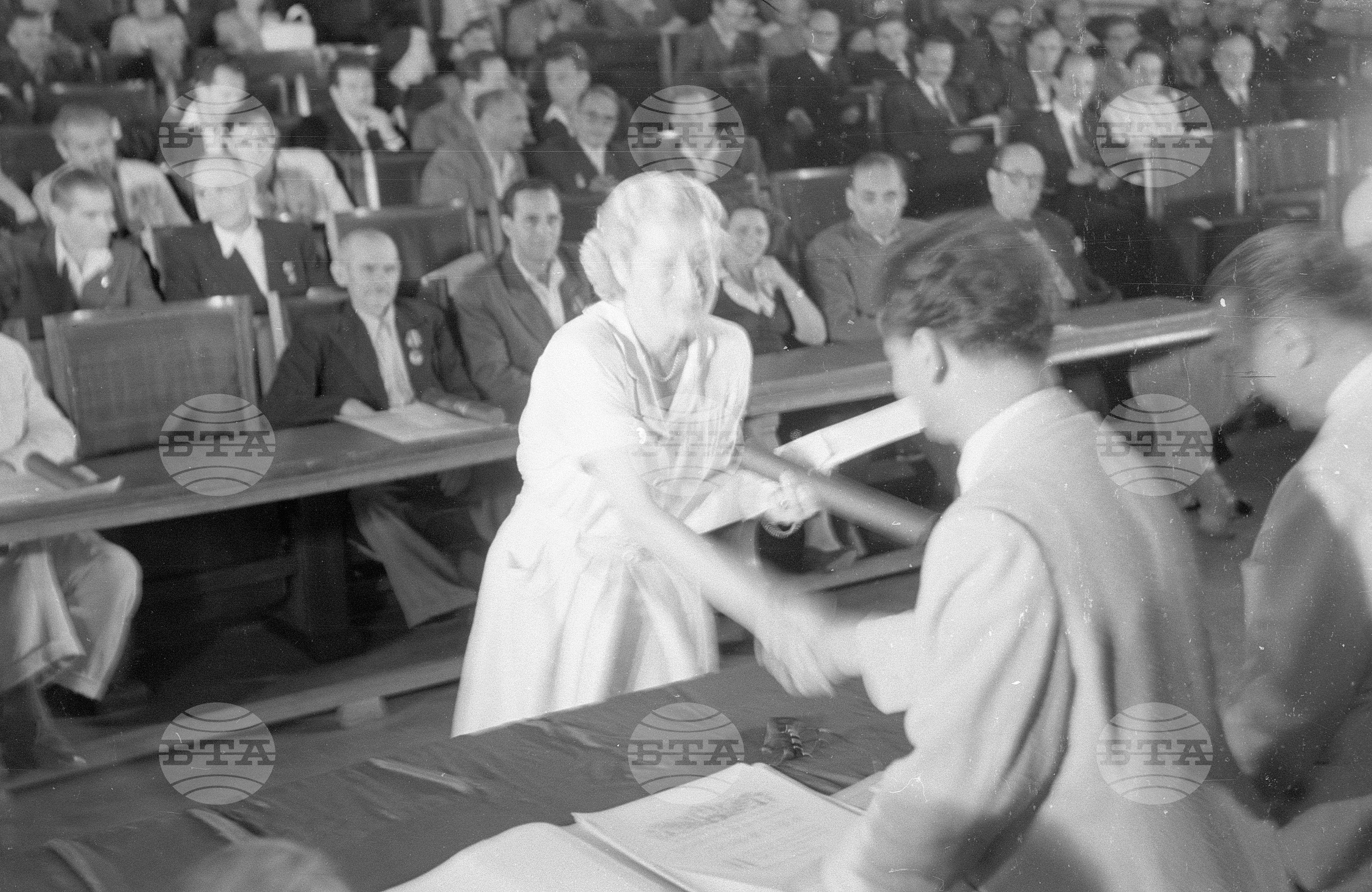 Връчване на Димитровски награди на лауреатите за 1951 година