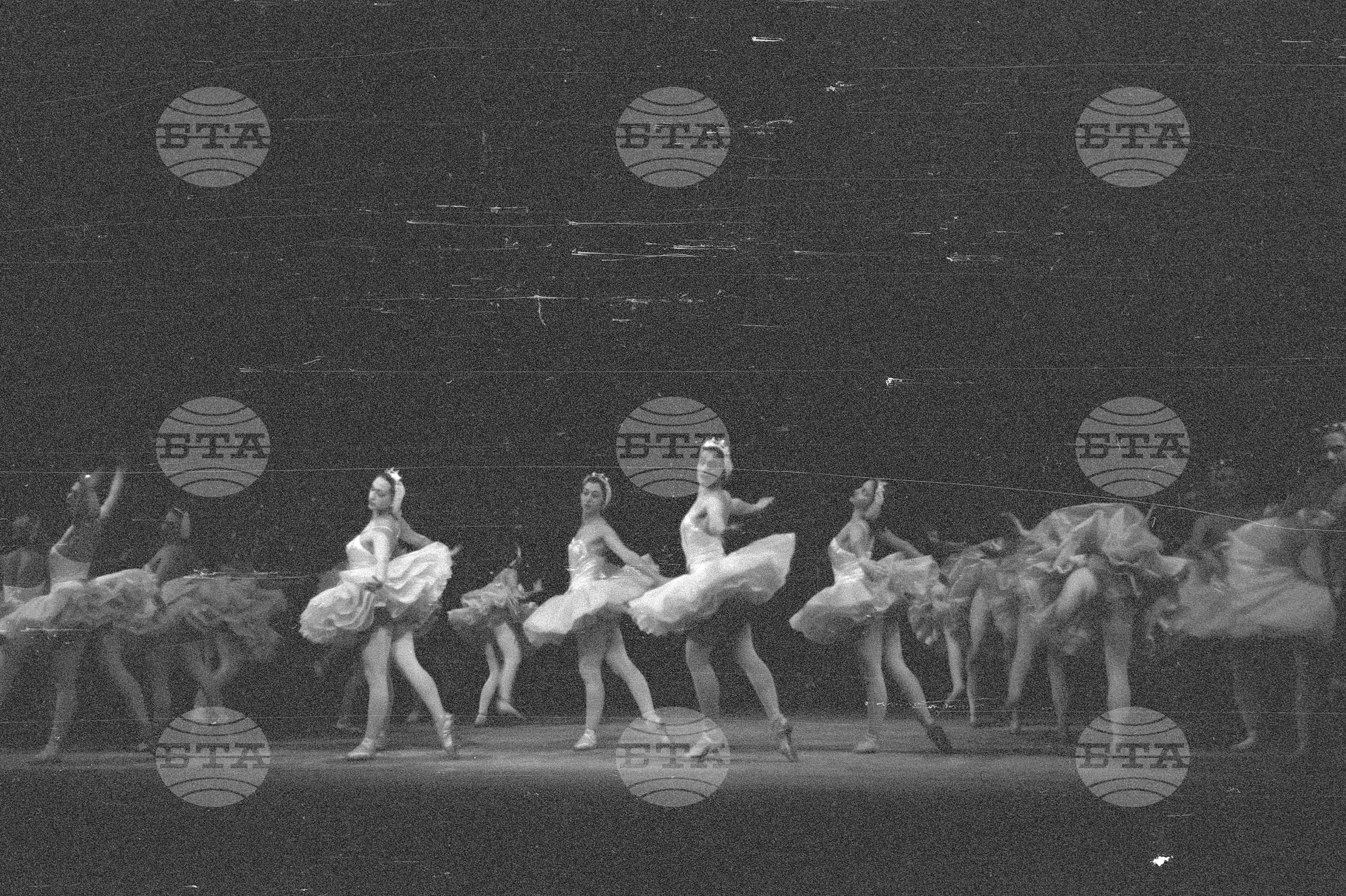 "Лебедово езеро" от Чайковски на сцената на народната опера - София