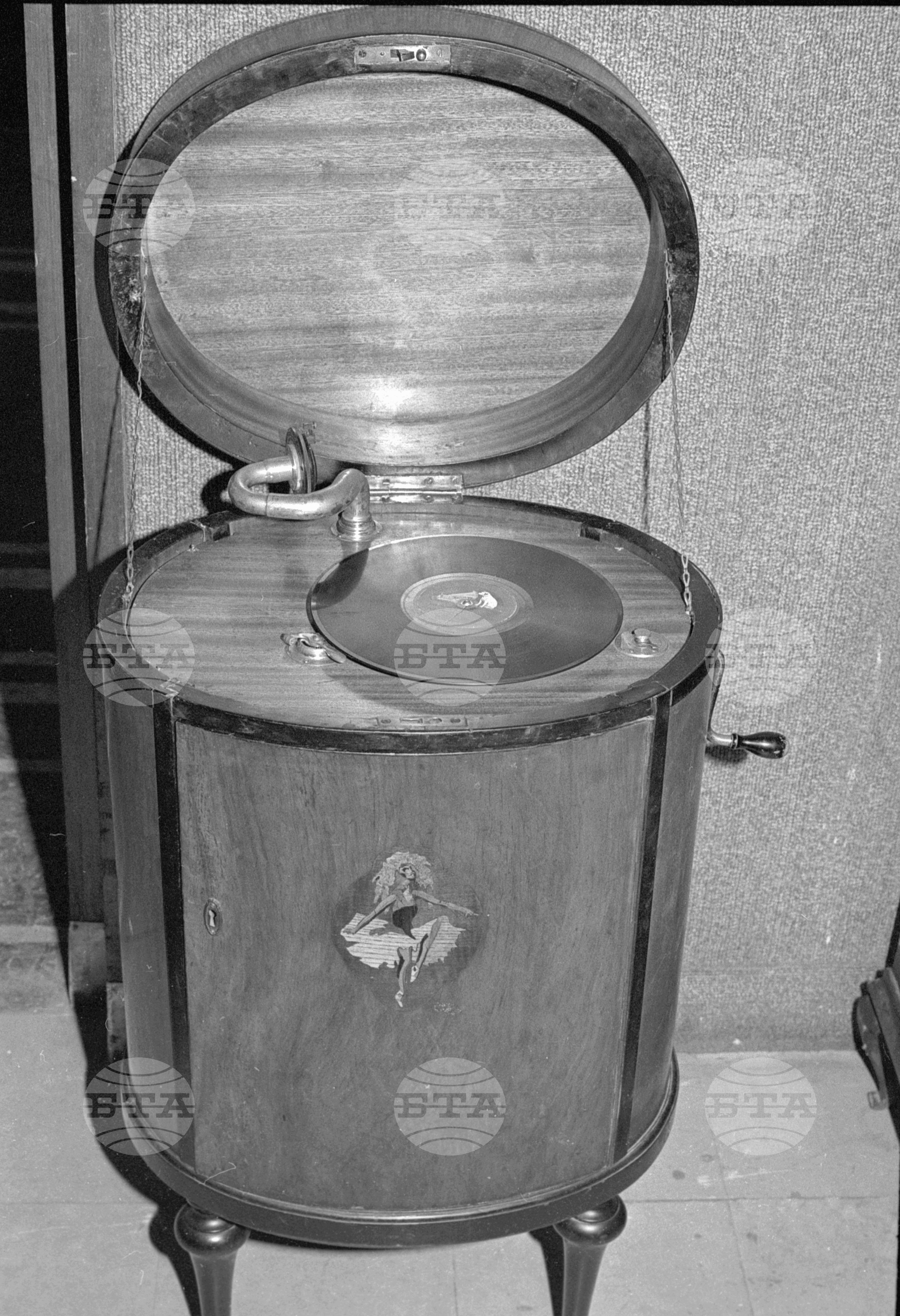 Изложба - 100 години грамофон - София