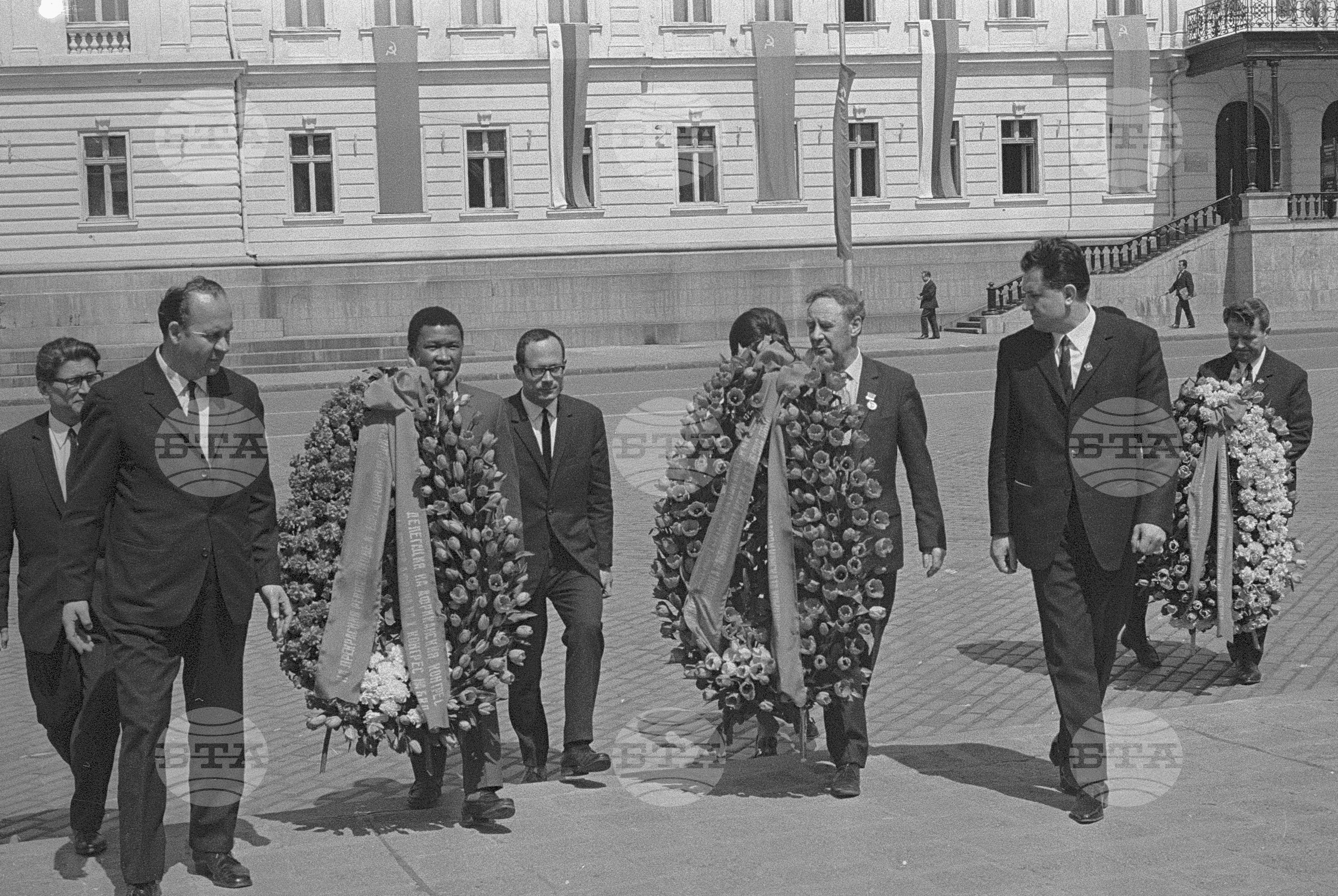 Полагане на венци