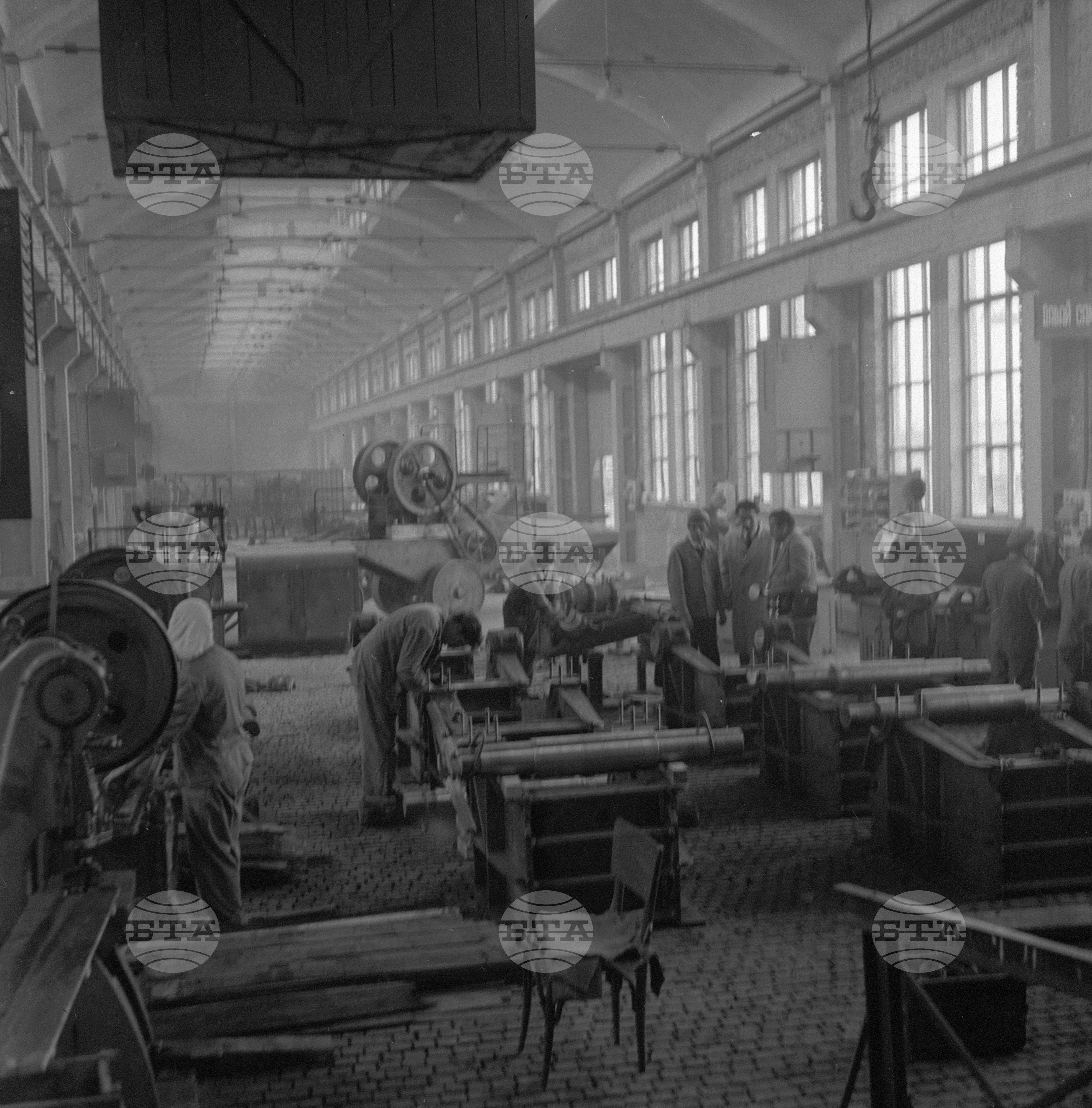 Производствени успехи на работниците от ДМЗ "Червена звезда" село Дебелец, Търновски окръг