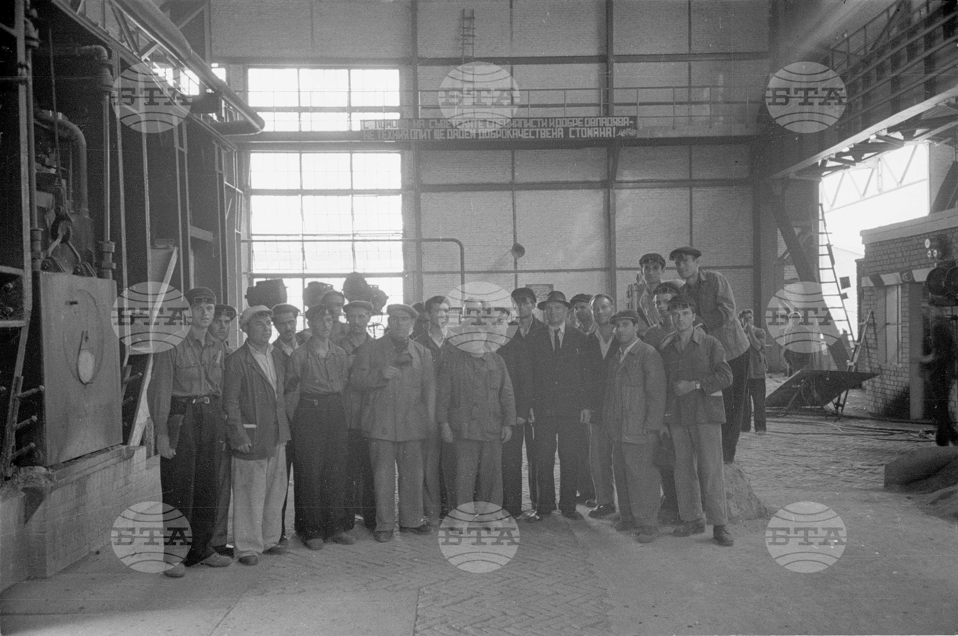 Държавен металургичен завод „Ленин“ - 1953 година - отливане на първата българска стомана
