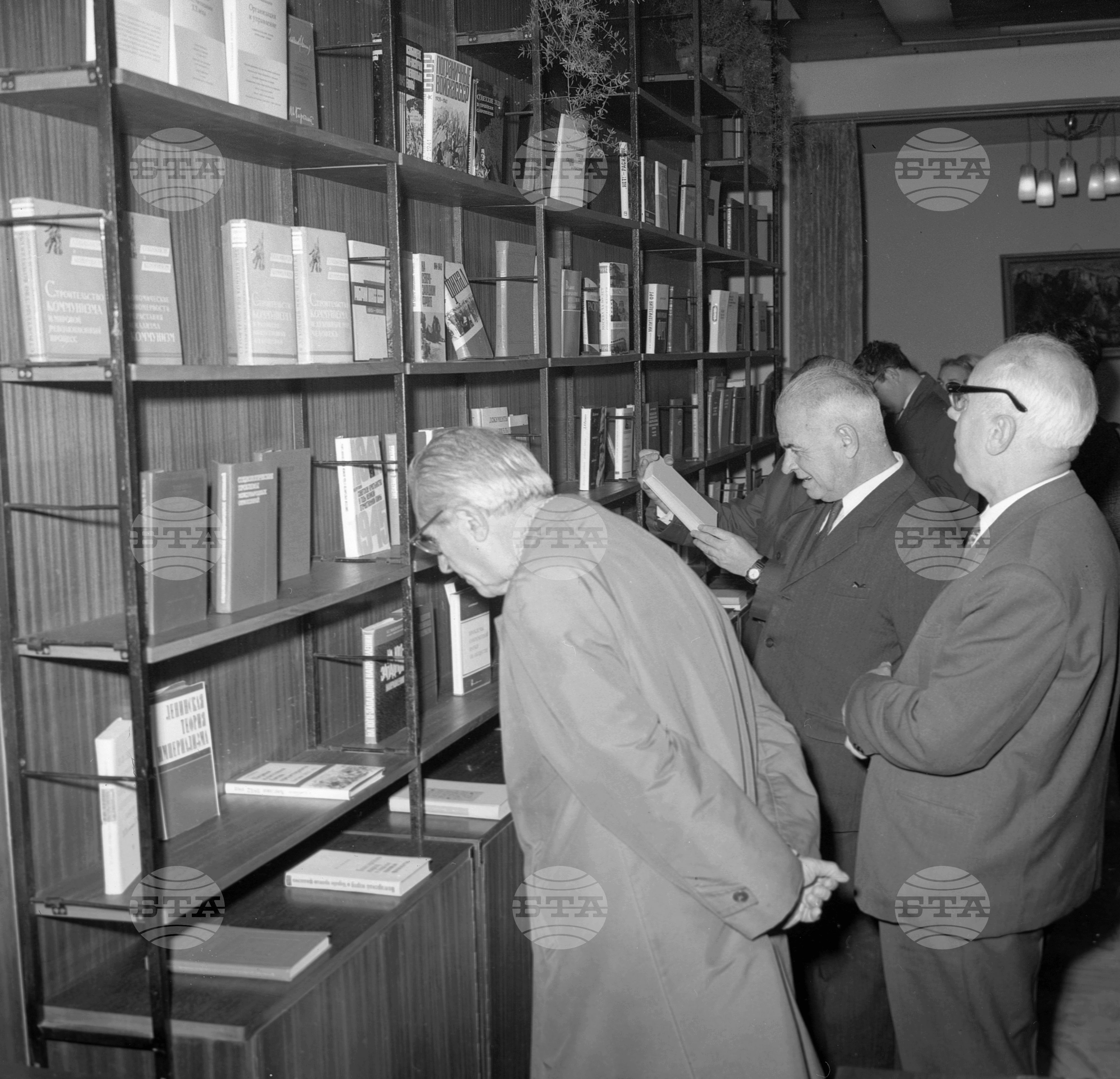 Откриване изложба на съветската академична книга