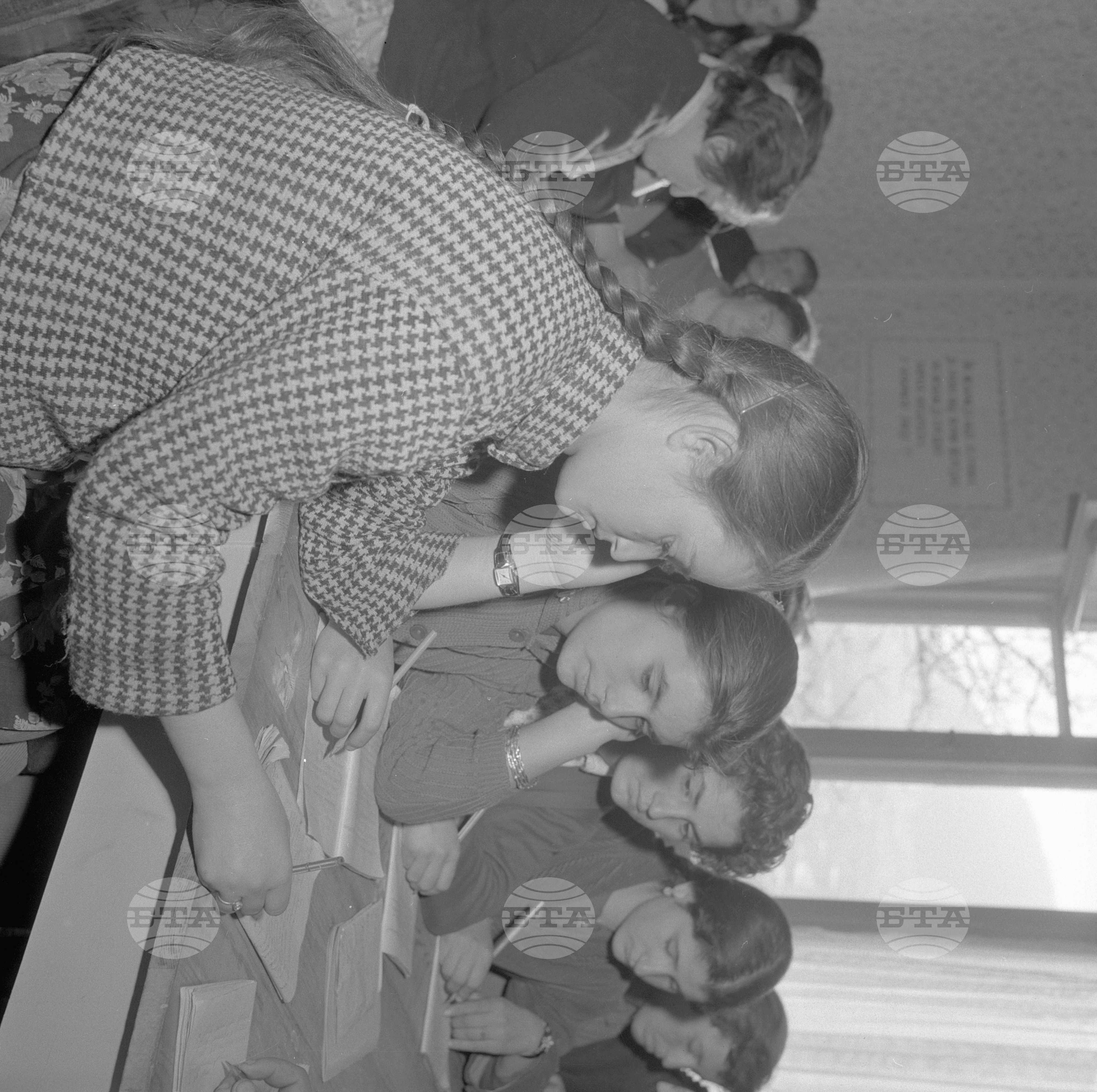 В школата за жени-туркини в Коларовград (днес Шумен) - 1962 година