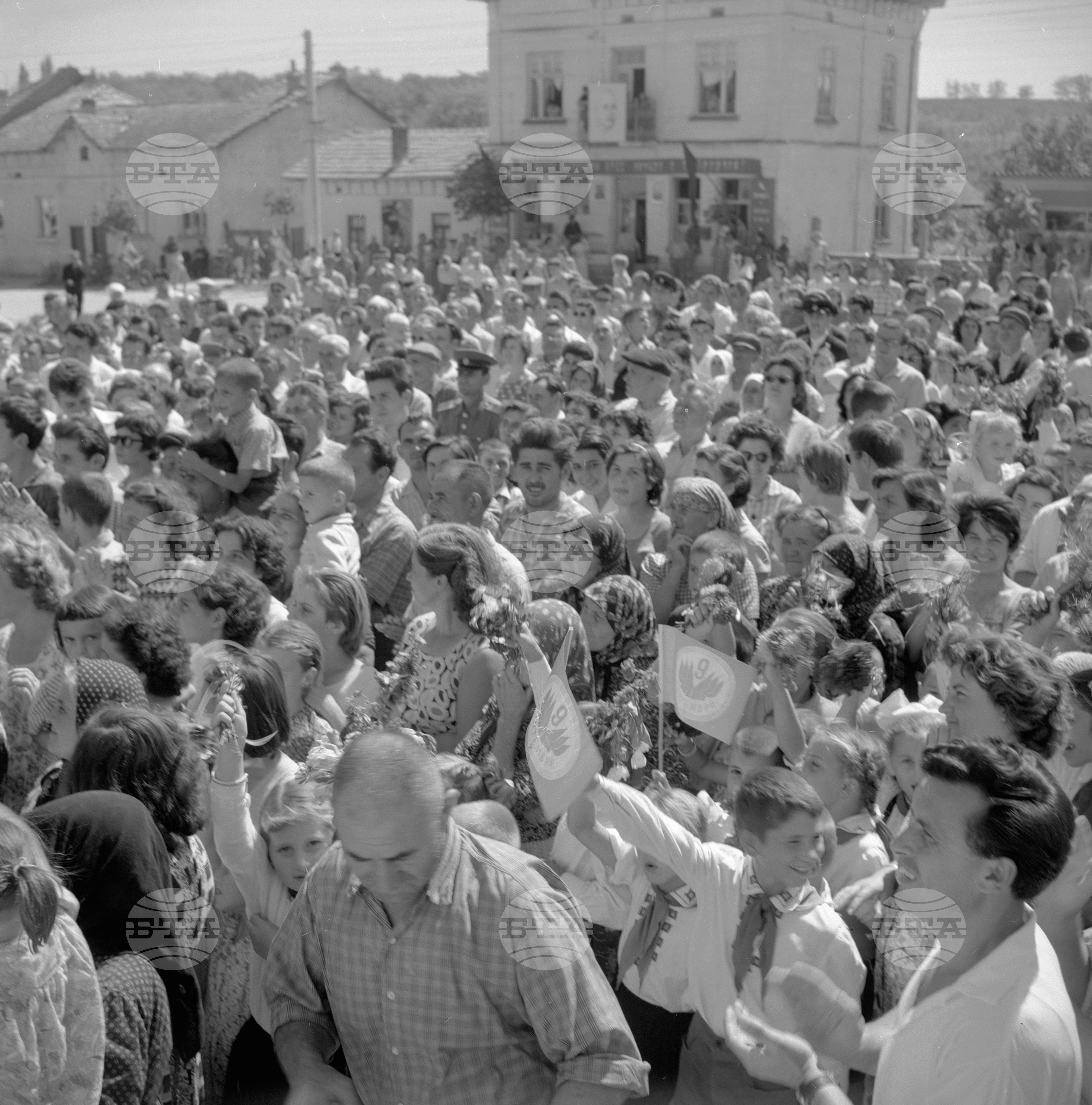 Делегация на ЦК (Централния комитет) на КПСС (Комунистическа партия на Съветския съюз) на посещение в село Горни Дъбник, Плевенски окръг