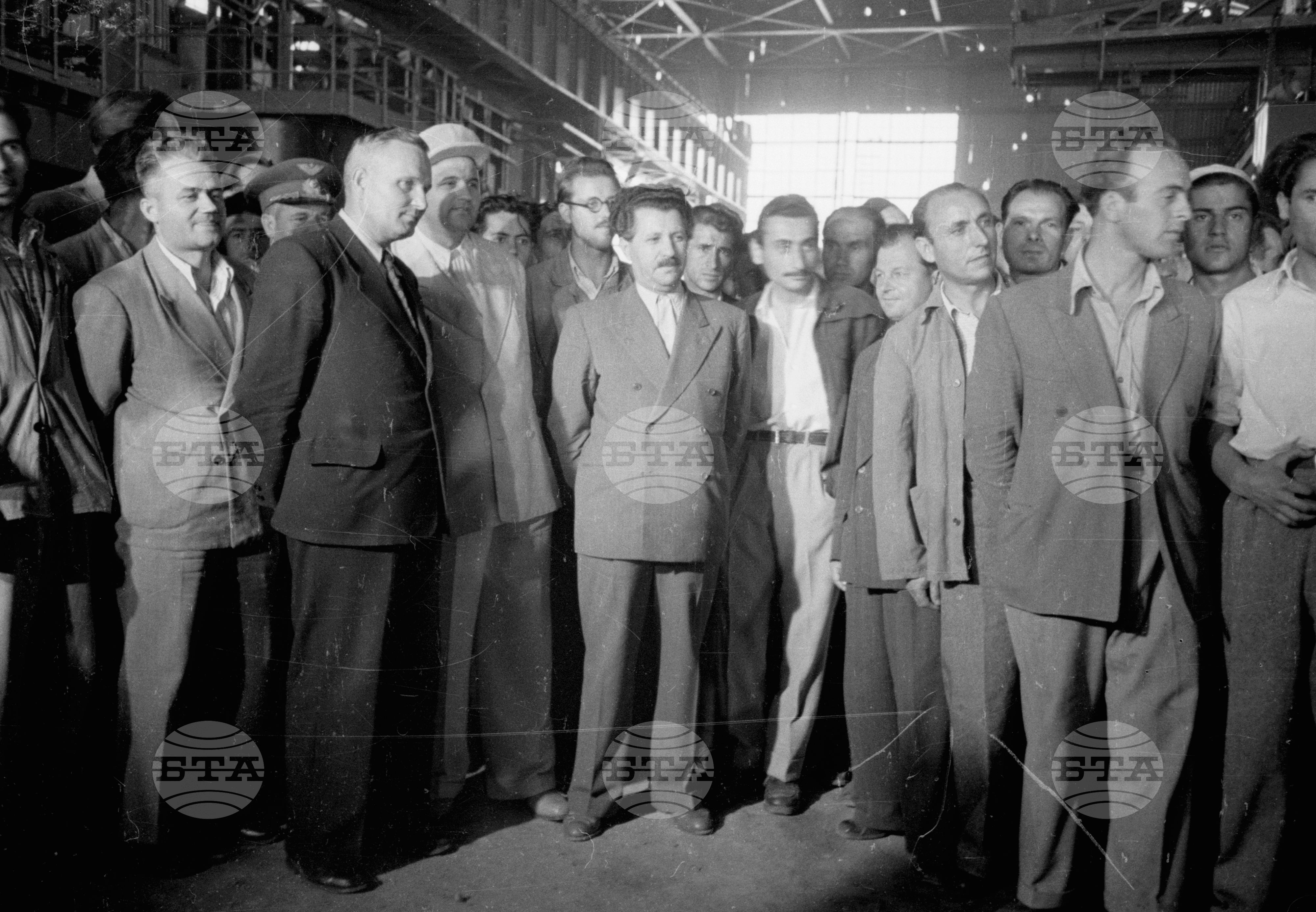 Държавен металургичен завод „Ленин“ - 1953 година - отливане на първата родна стомана
