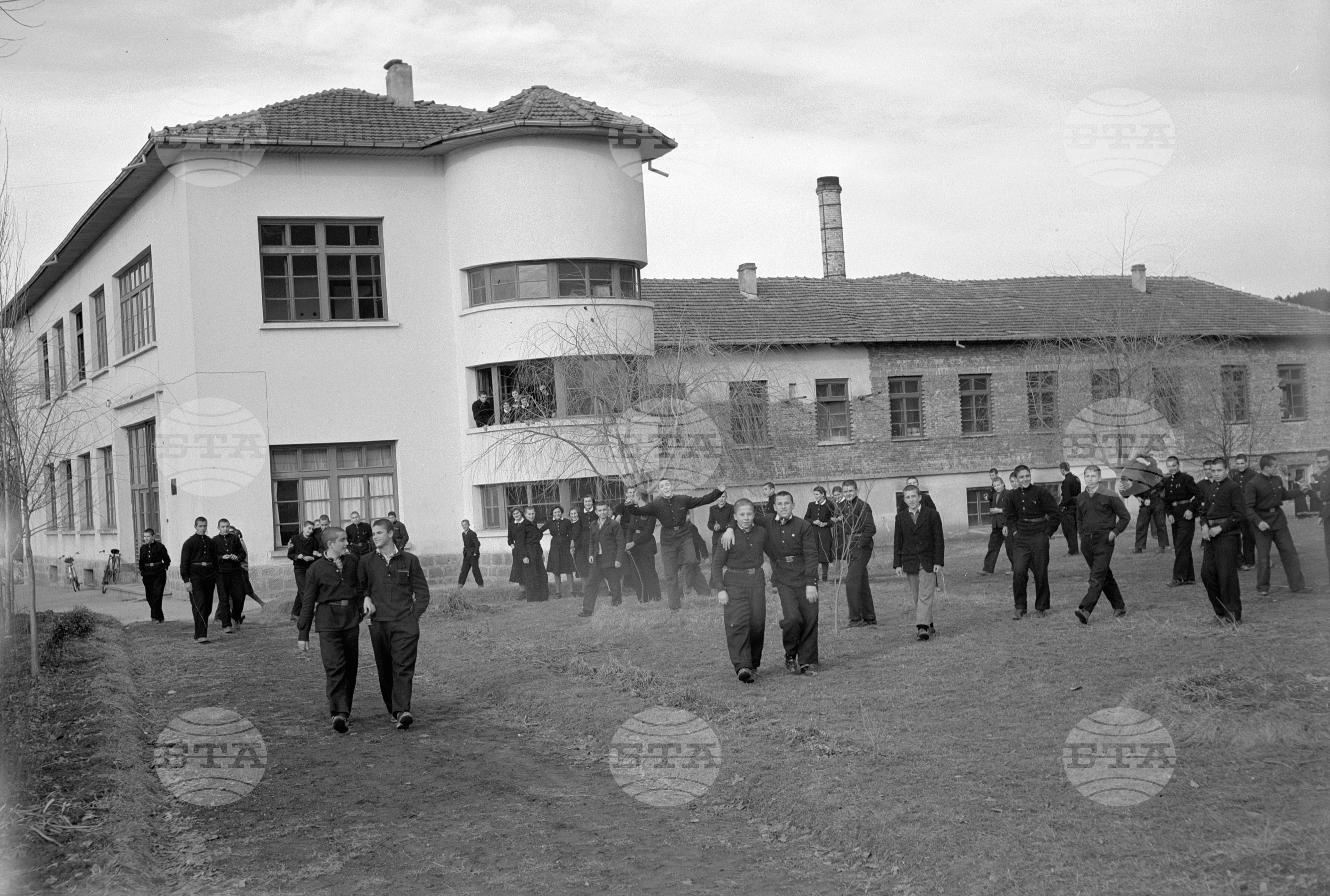 В промишленото училище по керамика в гр. Троян