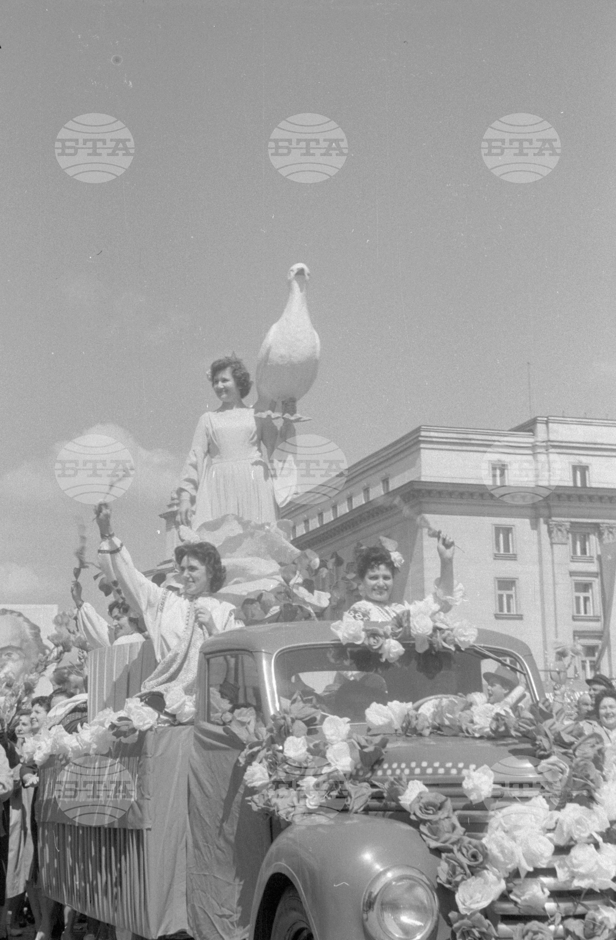 Първомайска манифестация в столицата 1962г. част 4