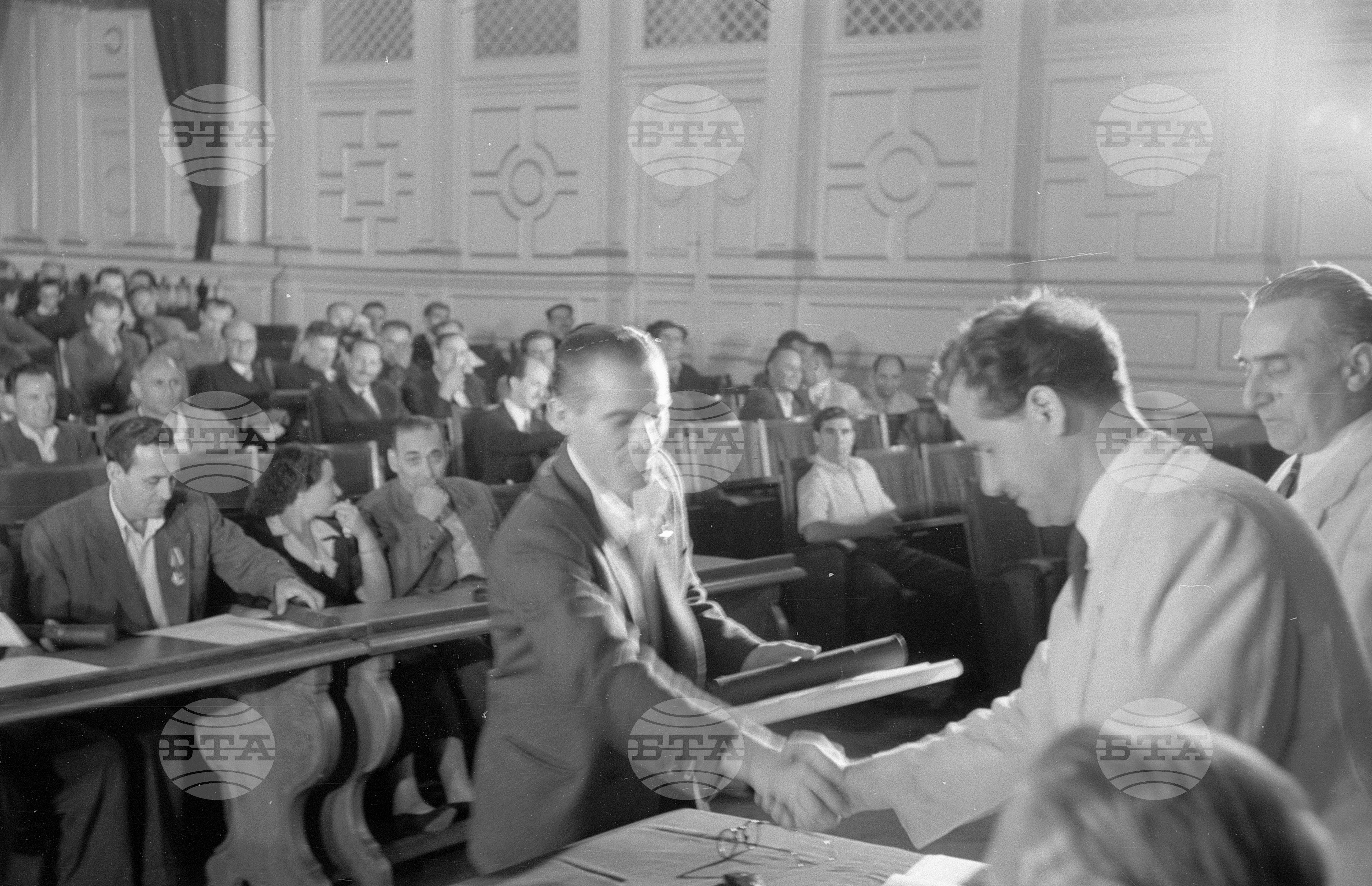 Връчване на Димитровски награди на лауреатите за 1951 година