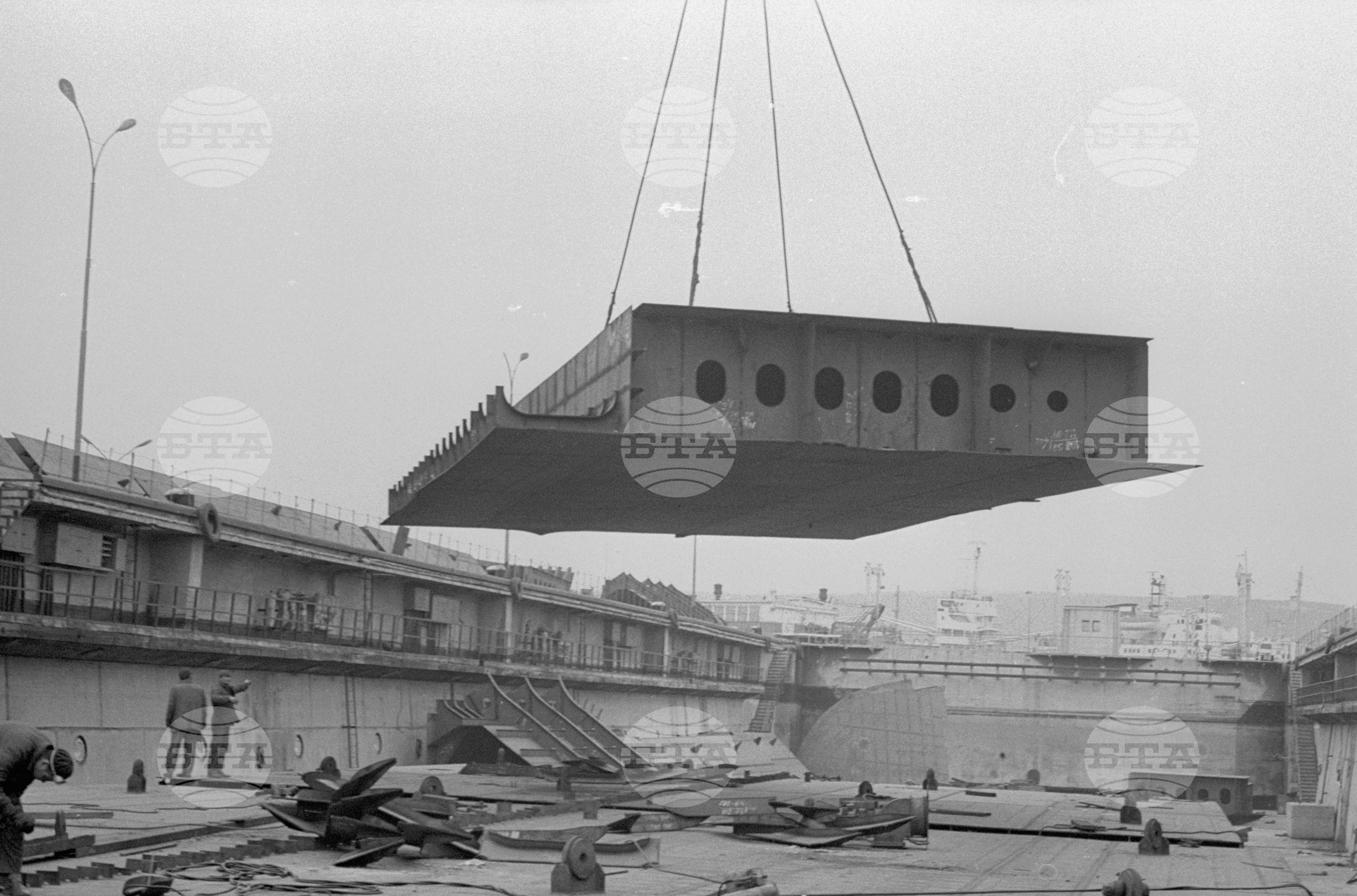 В корабостроителния завод "Георги Димитров" - 1970 година