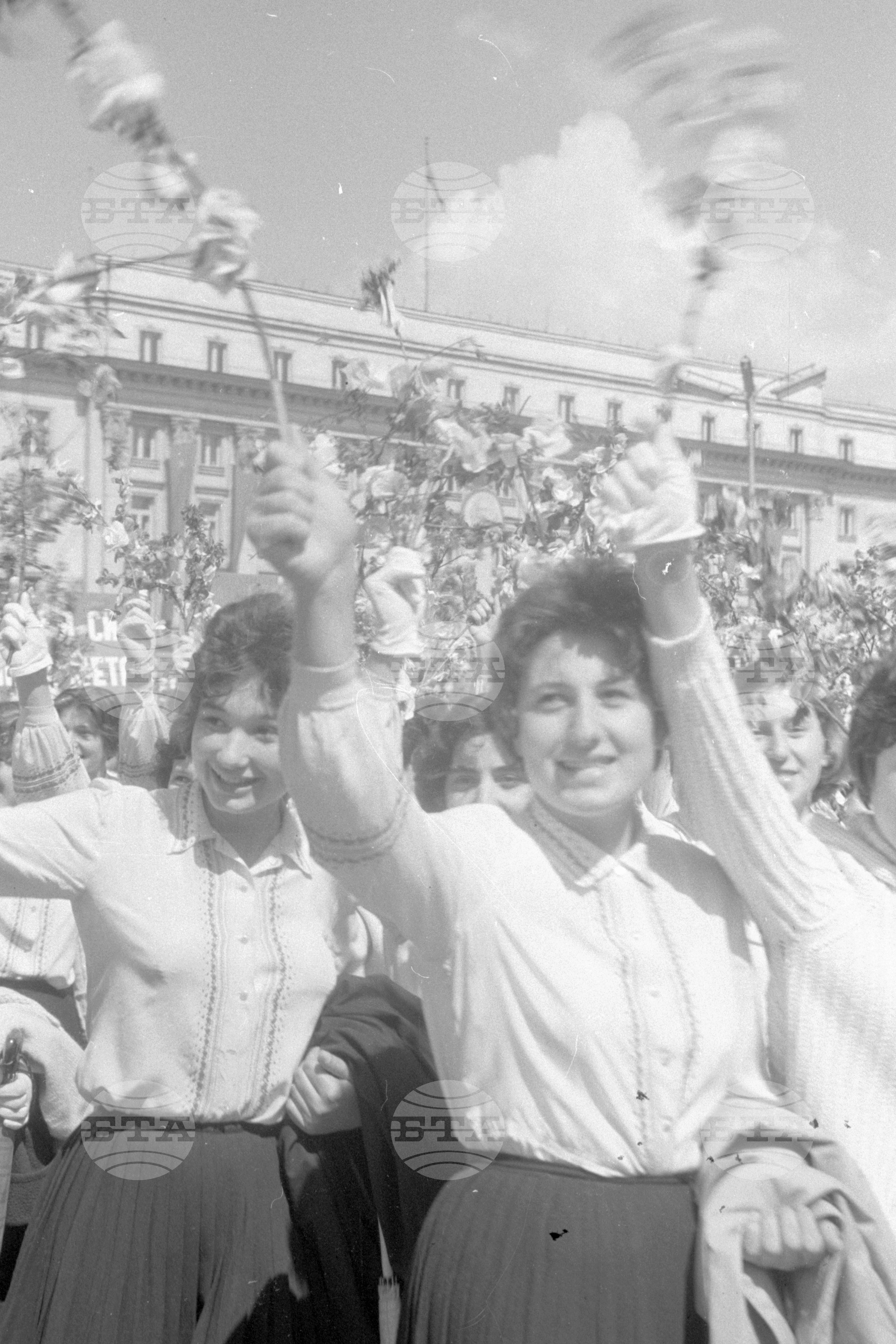 Първомайска манифестация в столицата 1962г. част 4