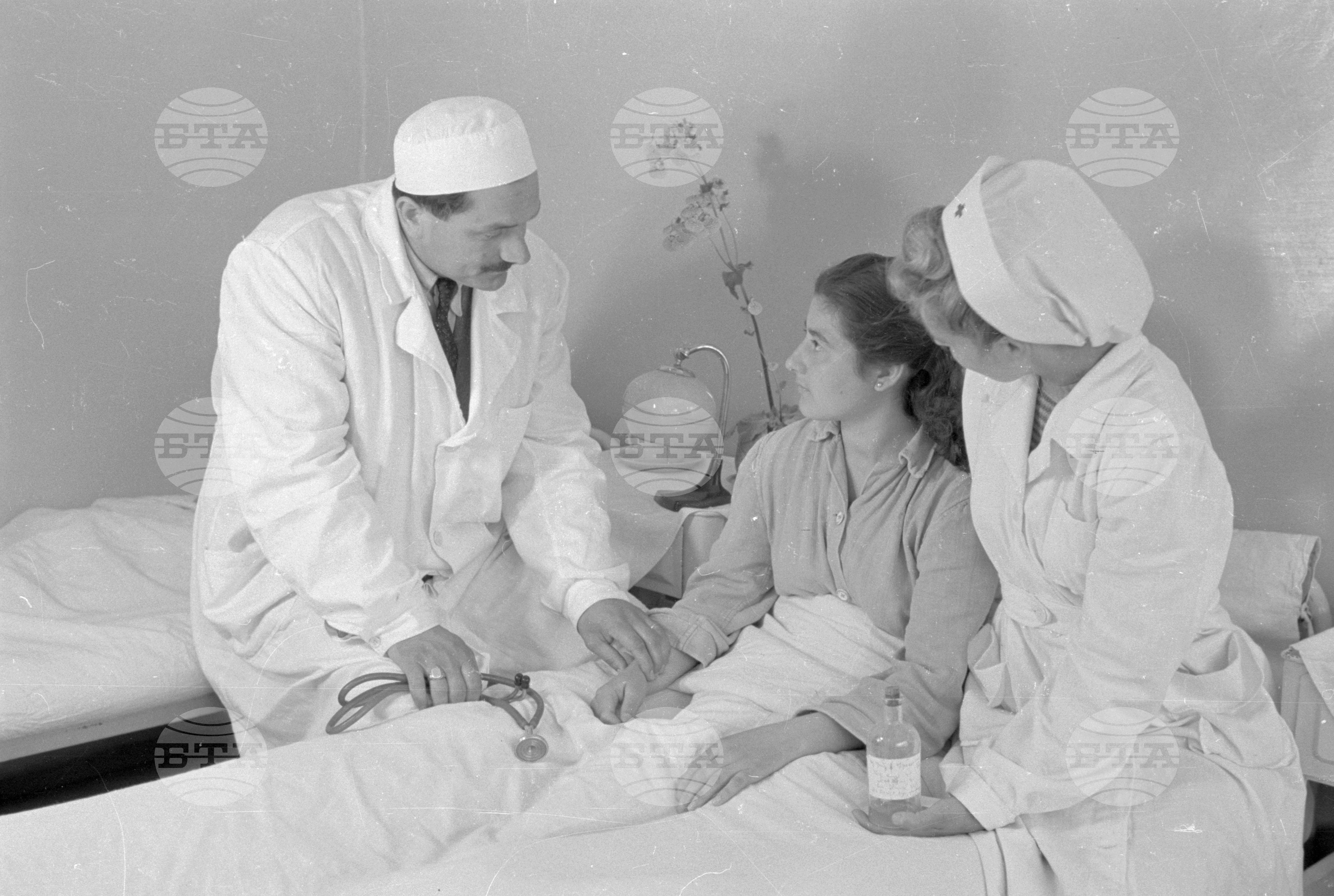 Из живота на работниците във ф-ка „1-ви май“ в Сталин (дн. Варна) - 1953 година
