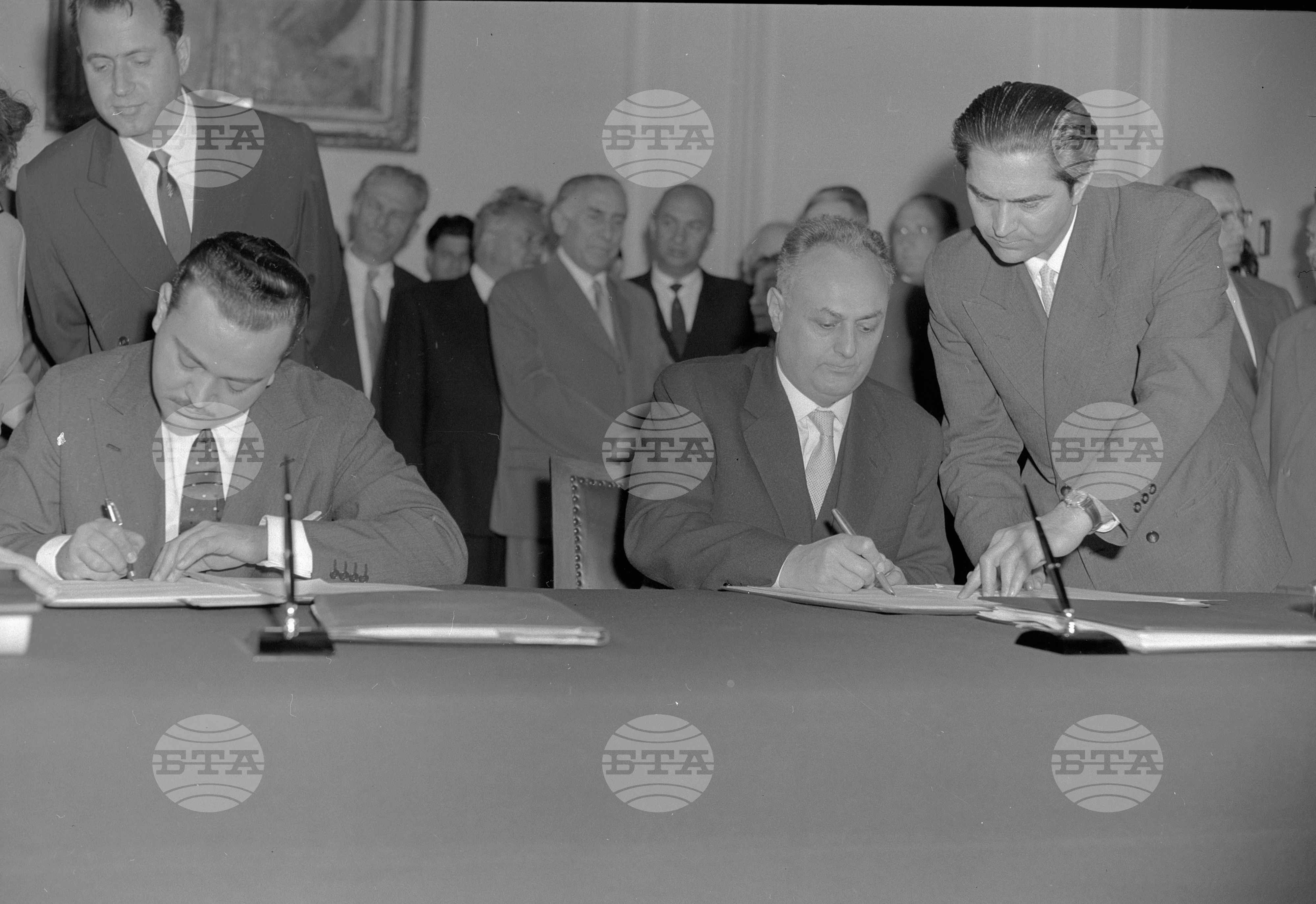 Подписване спогодба за икономическо, културно и научно-техническо сътрудничество между НР България и Бразилските съединени щати