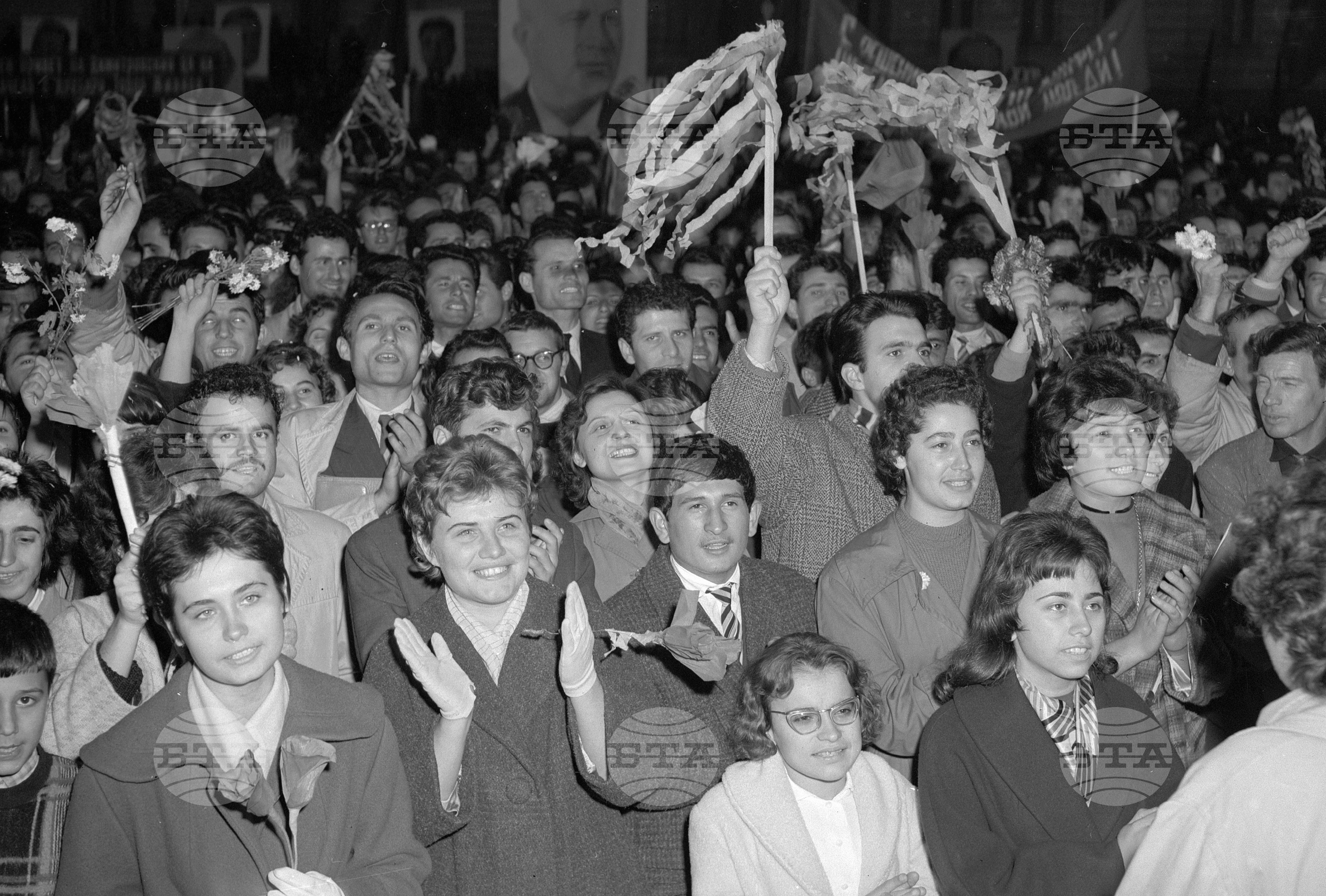Многохиляден митинг в столицата по случай завършването на Осмия конгрес на Българската комунистическа партия част 2