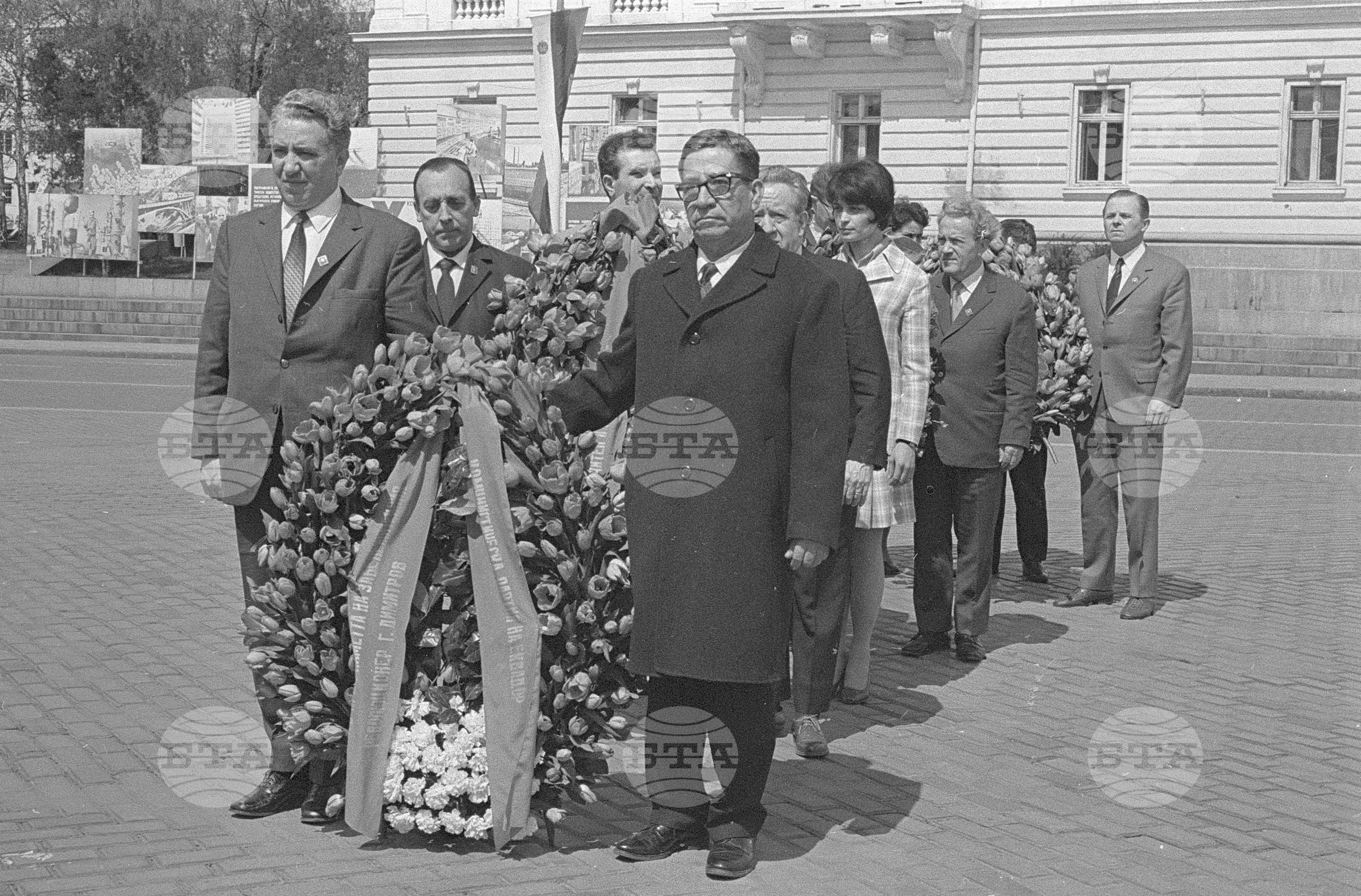 Полагане на венци