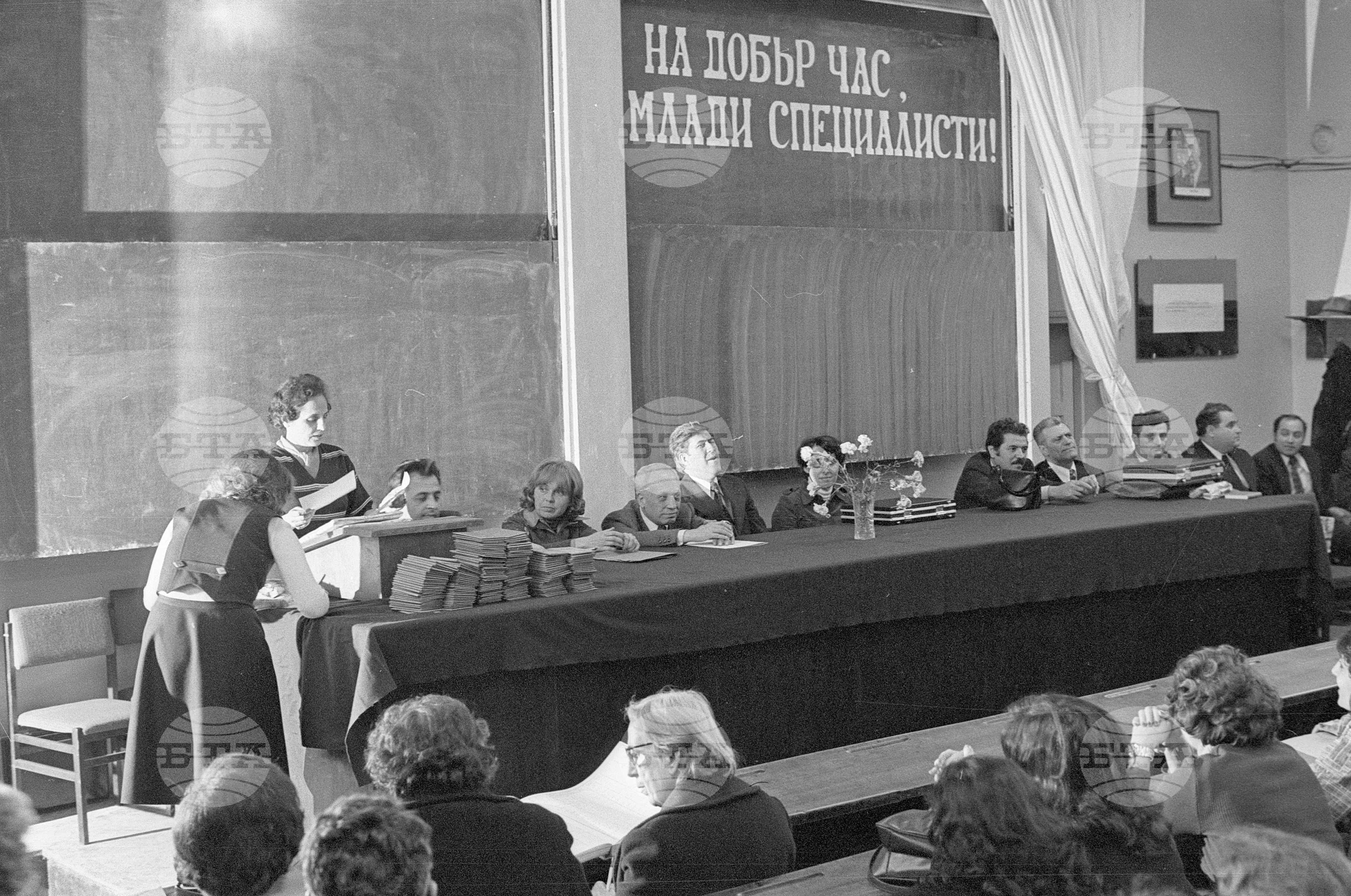 Връчване на дипломи на випусници на Висшия инженерно-строителен институт