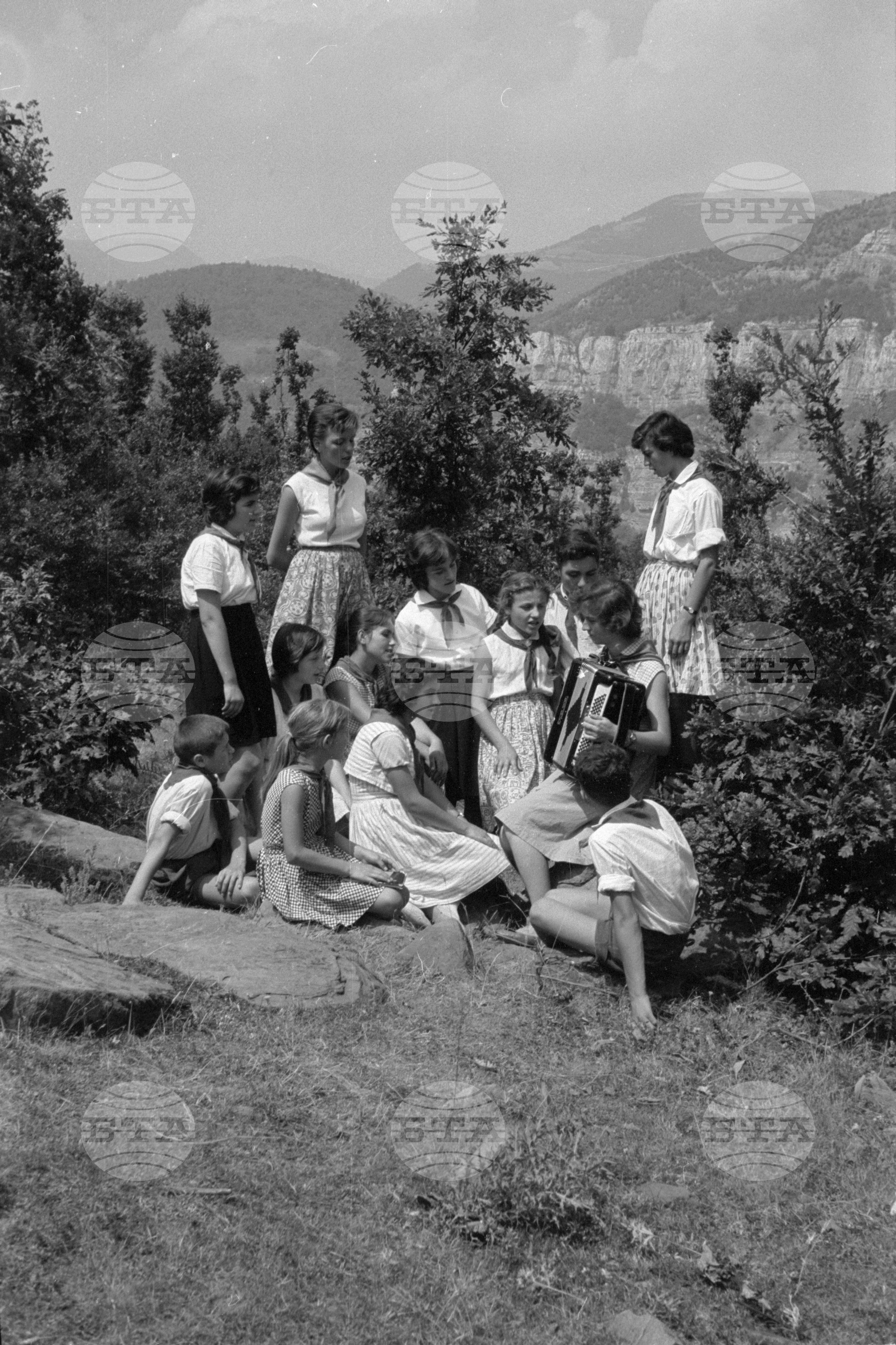 В пионерския лагер до гара Лакатник - Искърското дефиле част 4